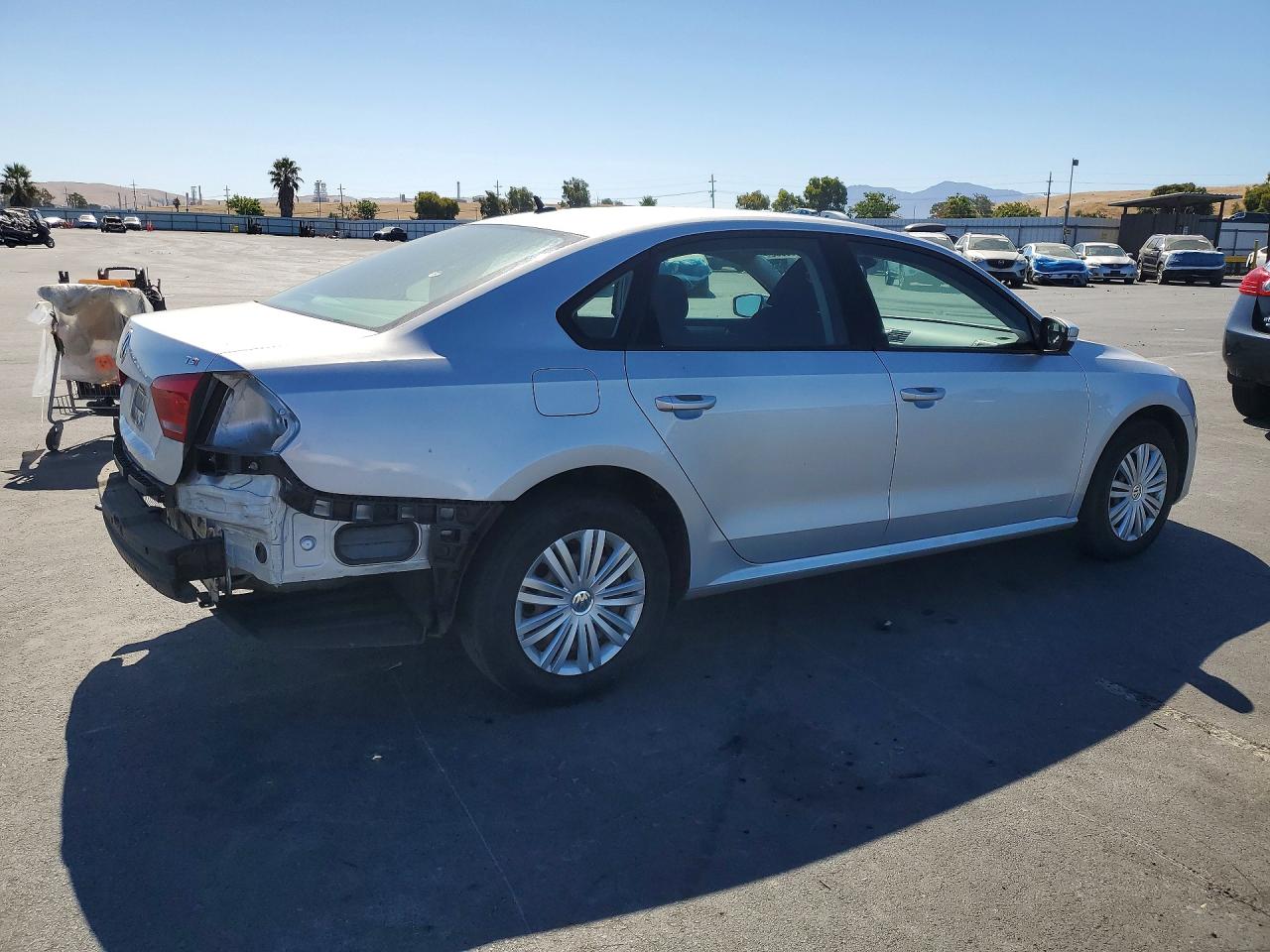 2015 Volkswagen Passat Silver vin: 1VWAT7A36FC099666