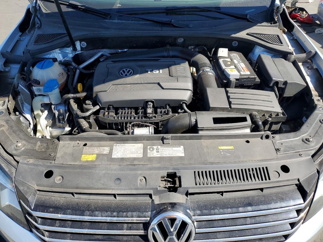 2015 Volkswagen Passat Silver vin: 1VWAT7A36FC099666