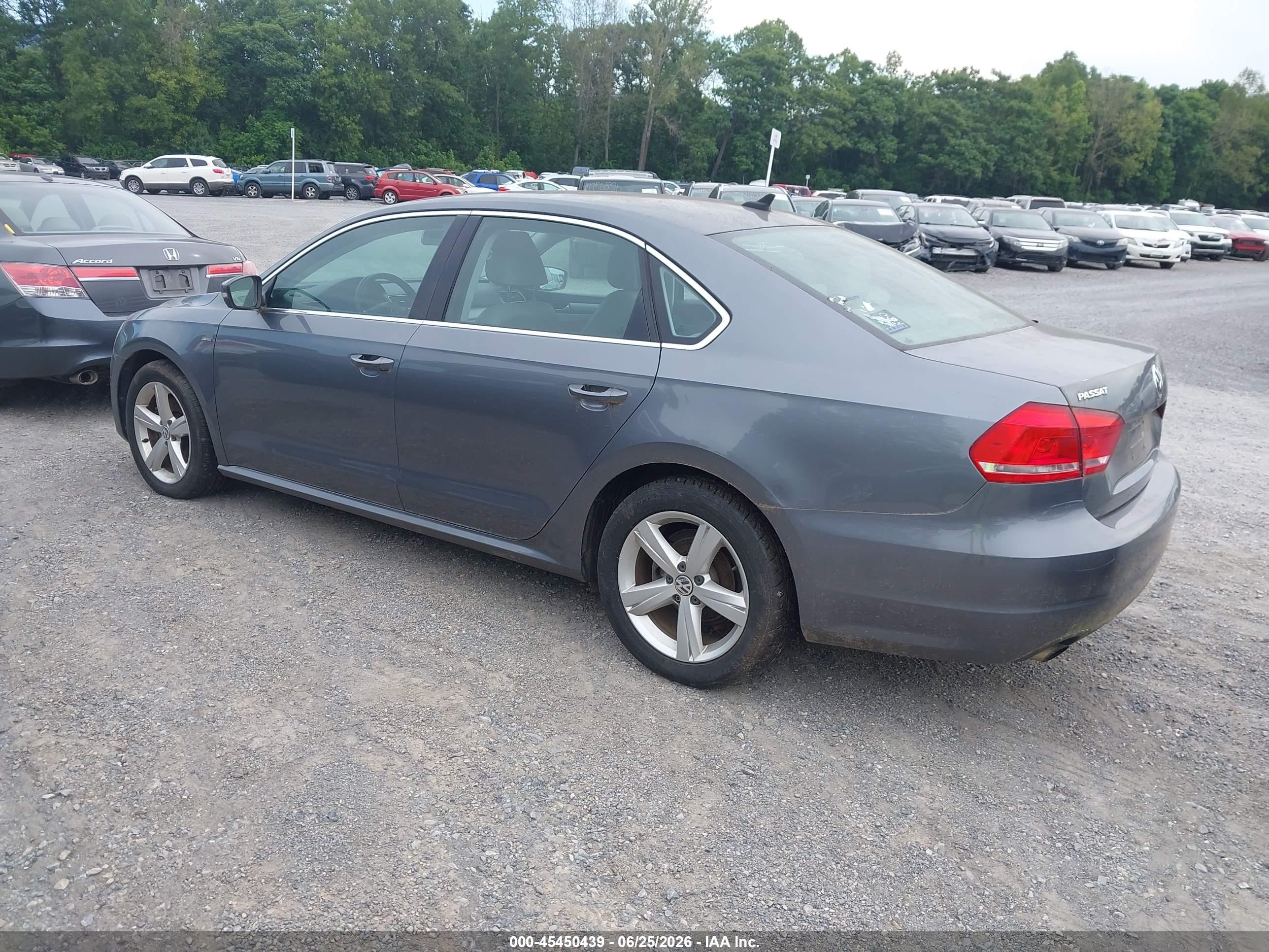 2015 Volkswagen Passat 1.8t Limited Edition Blue vin: 1VWAT7A36FC117616