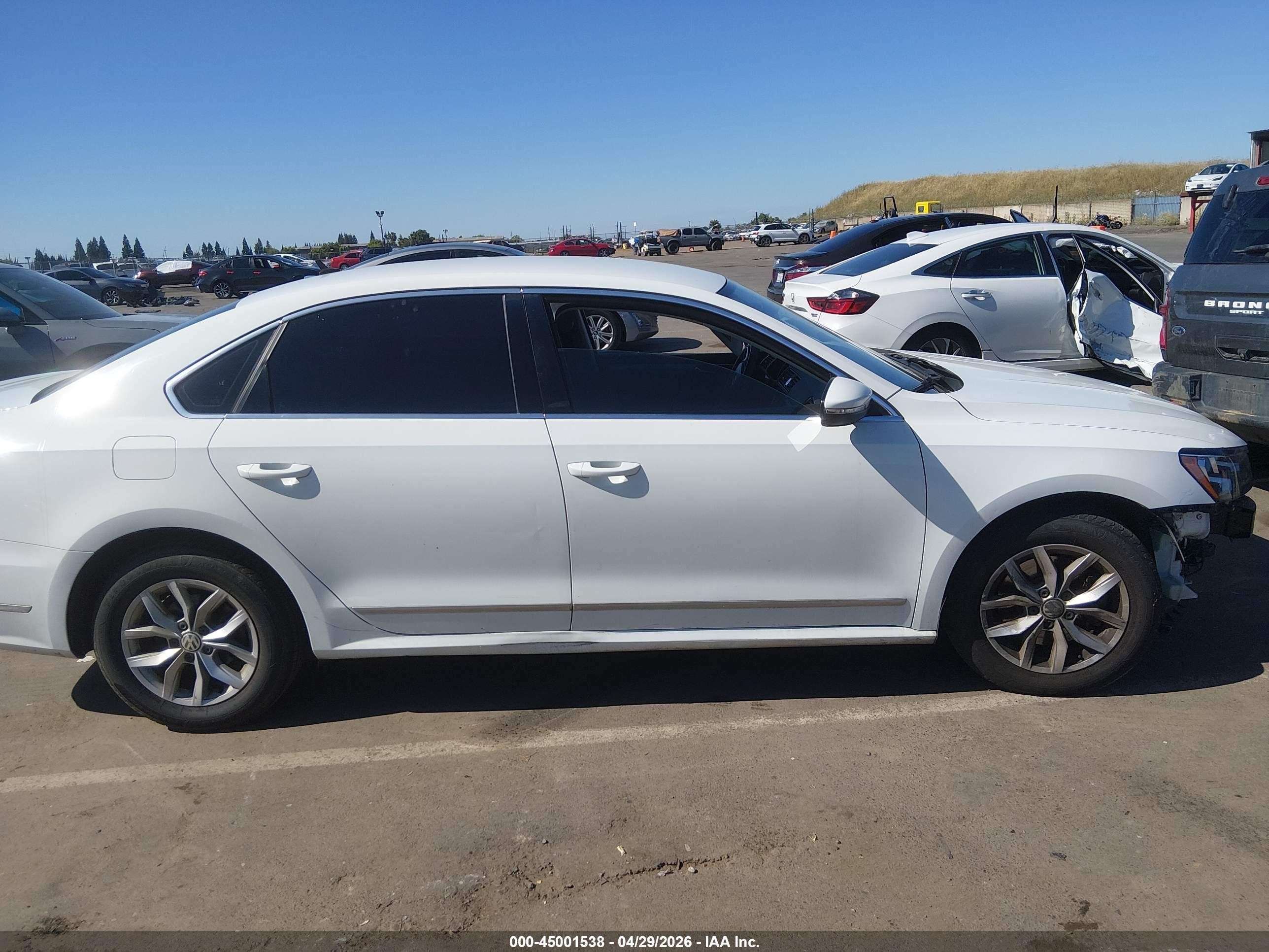 2017 Volkswagen Passat 1.8t S White vin: 1VWAT7A36HC043147