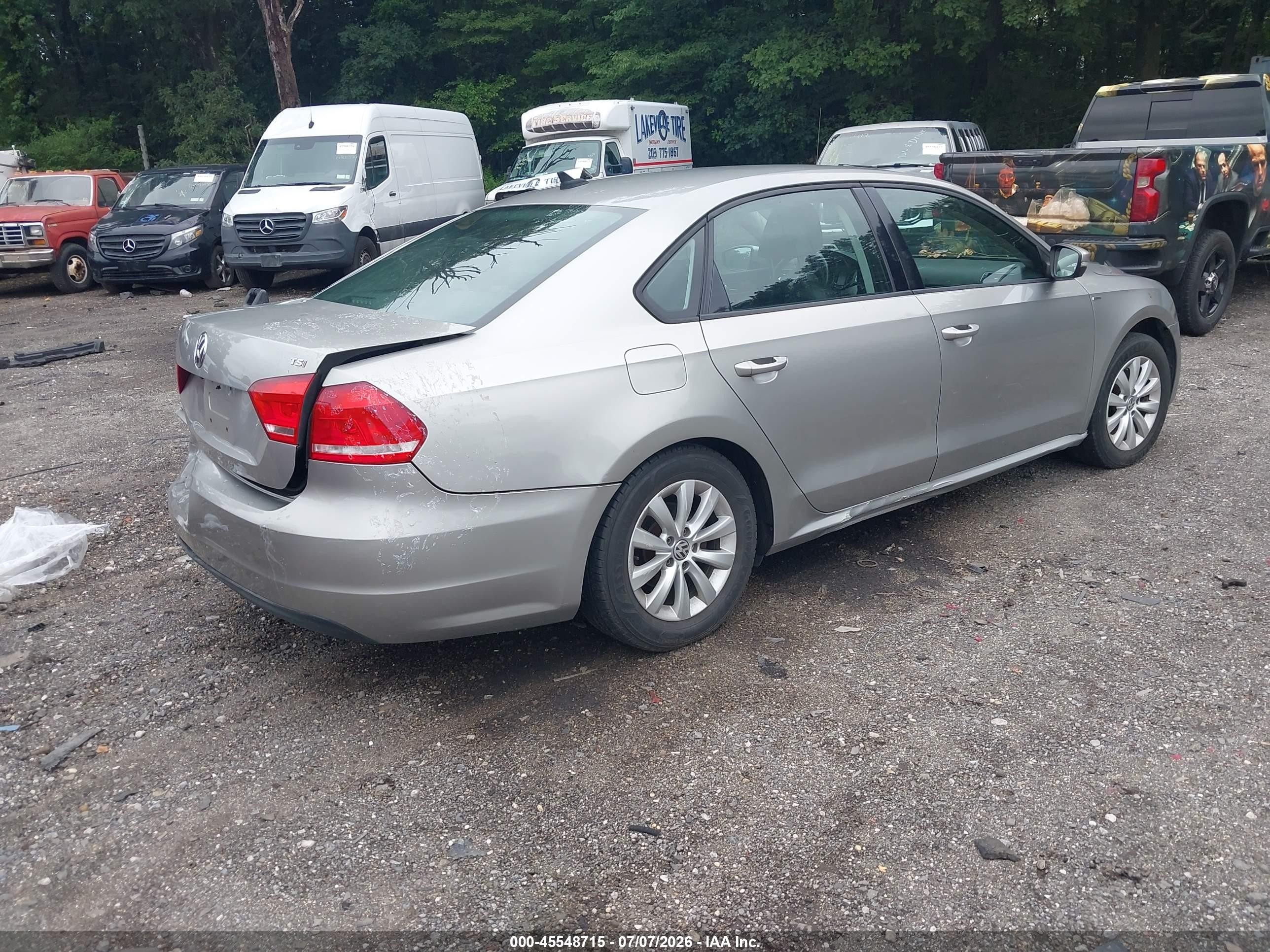 2014 Volkswagen Passat 1.8t Wolfsburg Edition Silver vin: 1VWAT7A37EC067324
