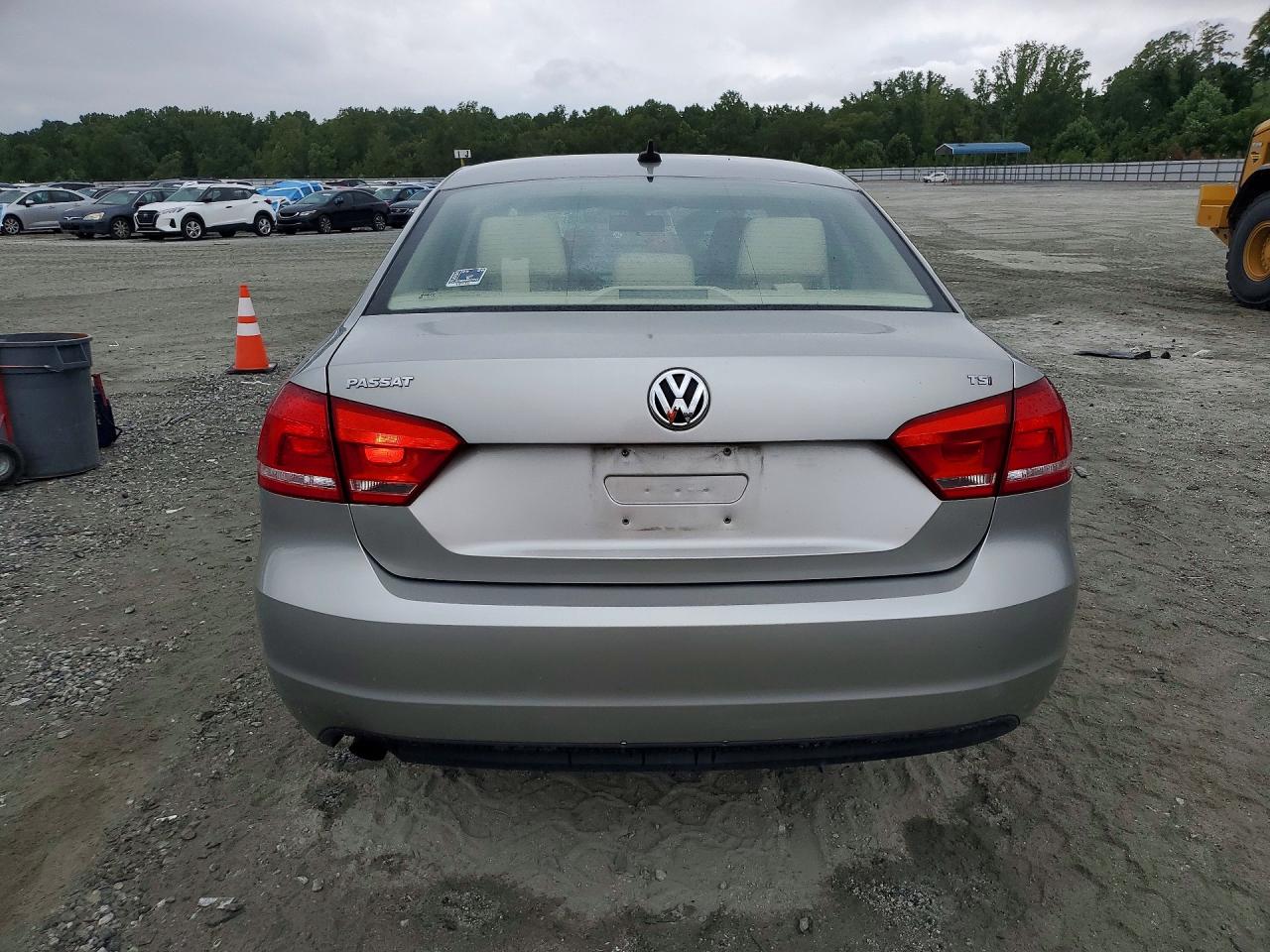 2014 Volkswagen Passat S Silver vin: 1VWAT7A37EC111158