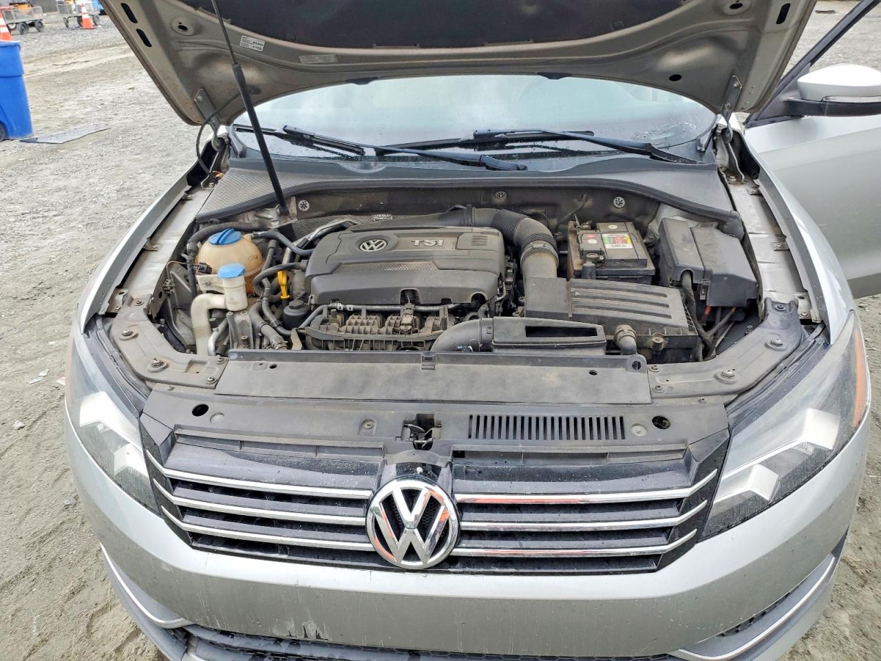 2014 Volkswagen Passat S Silver vin: 1VWAT7A37EC111158