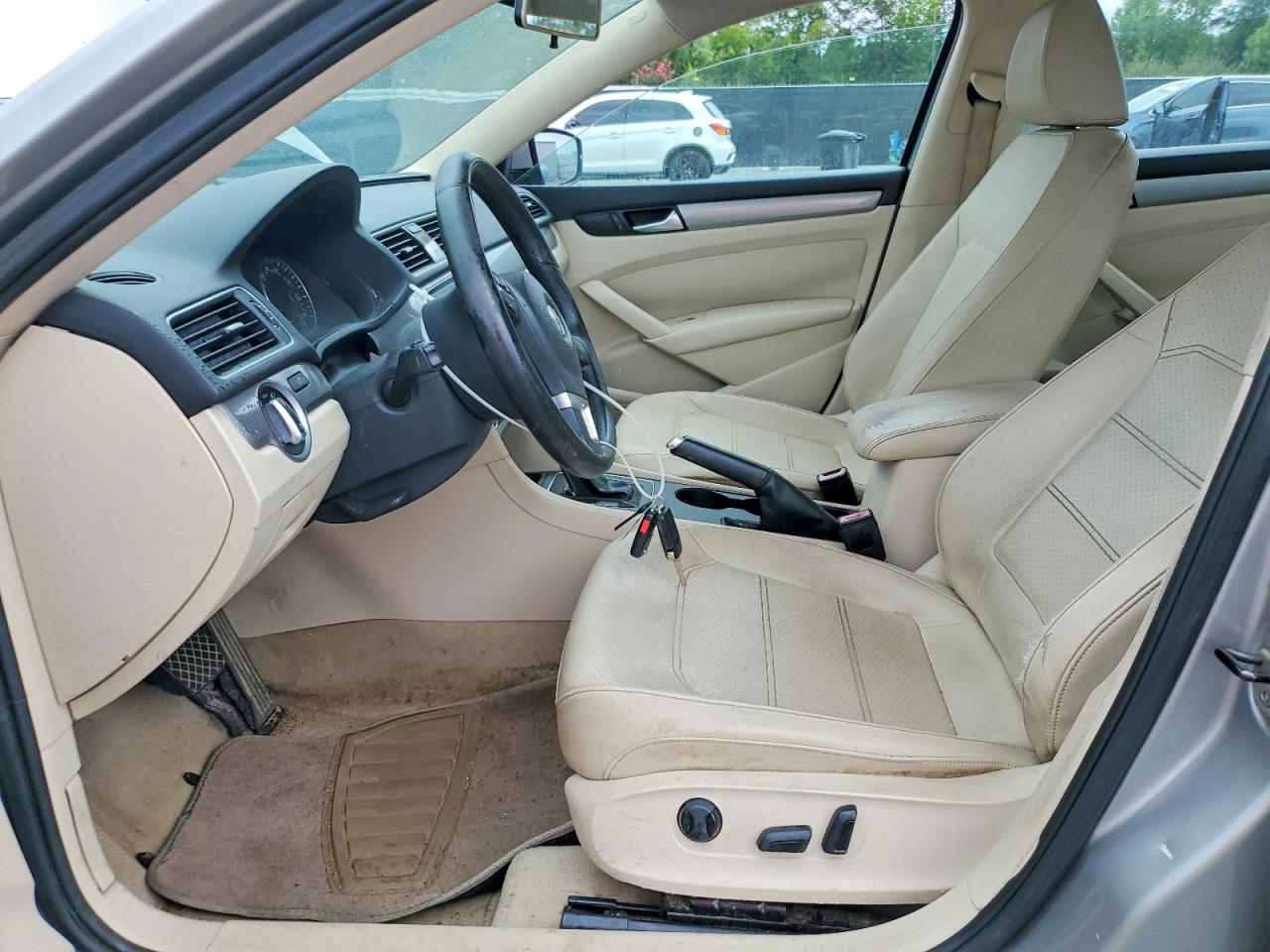 2014 Volkswagen Passat S Silver vin: 1VWAT7A37EC111158