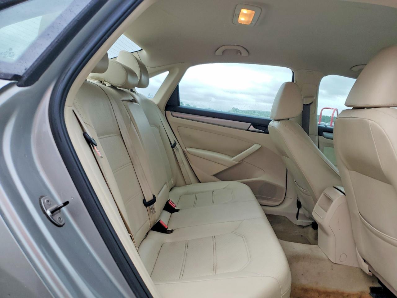 2014 Volkswagen Passat S Silver vin: 1VWAT7A37EC111158