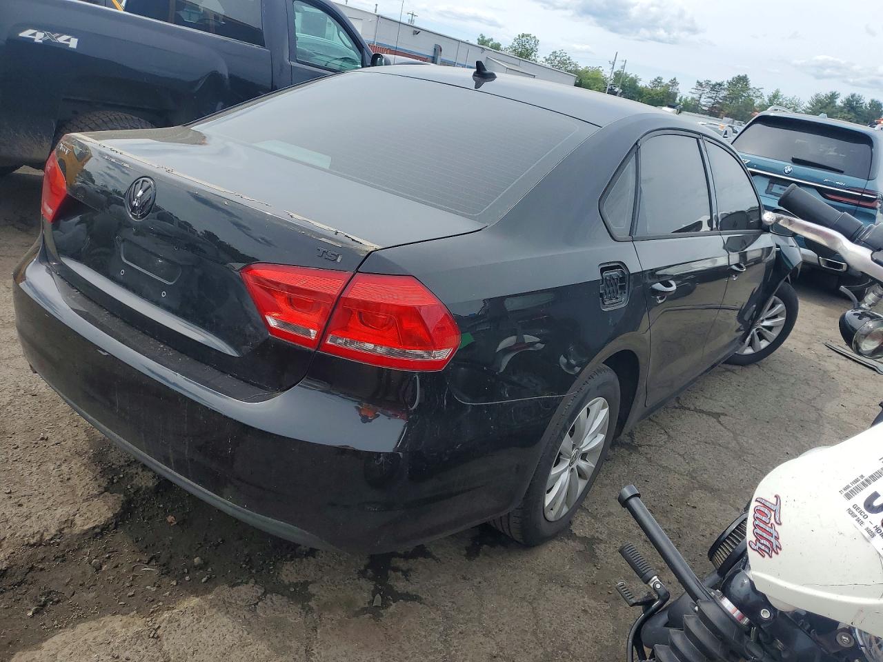 2015 Volkswagen Passat S Black vin: 1VWAT7A37FC017203