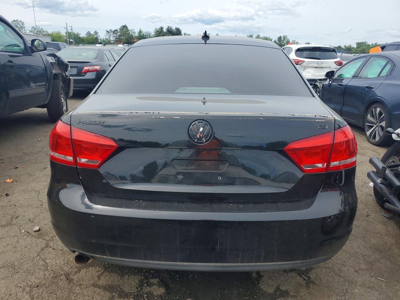 2015 Volkswagen Passat S Black vin: 1VWAT7A37FC017203