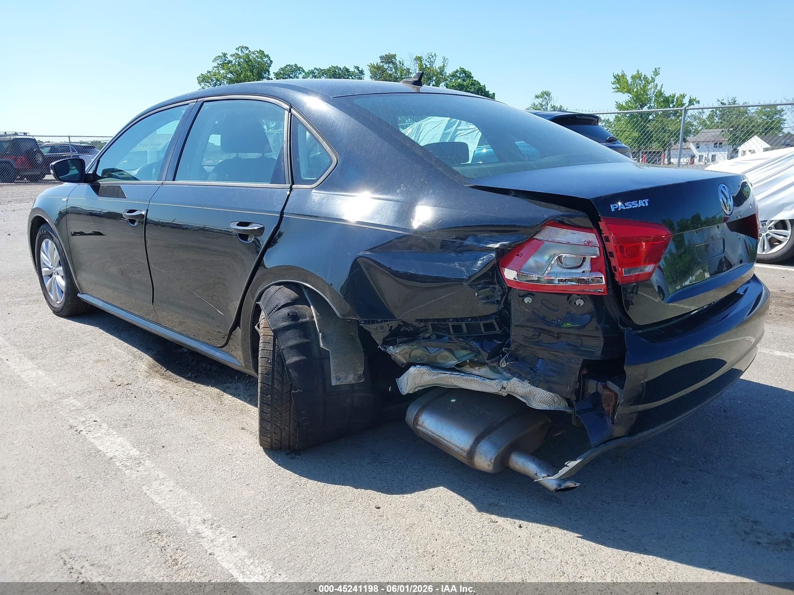 2015 Volkswagen Passat 1.8t Wolfsburg Edition Черный vin: 1VWAT7A37FC035894