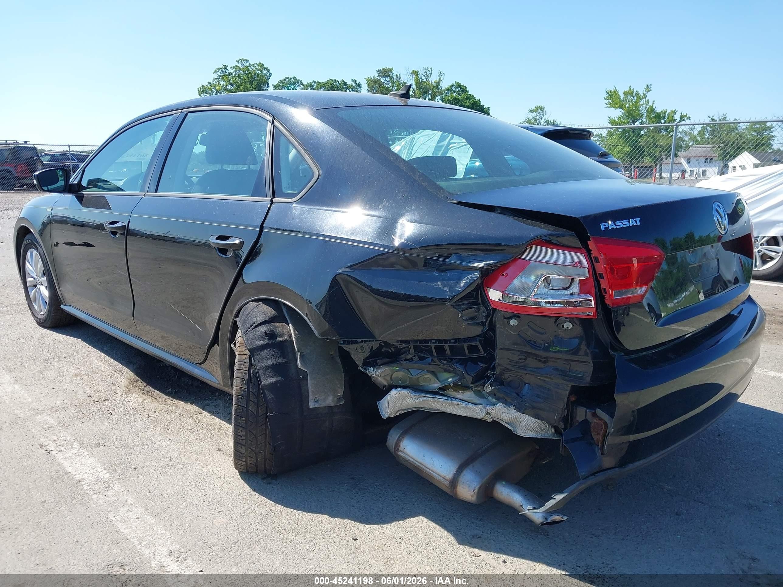 2015 Volkswagen Passat 1.8t Wolfsburg Edition Черный vin: 1VWAT7A37FC035894