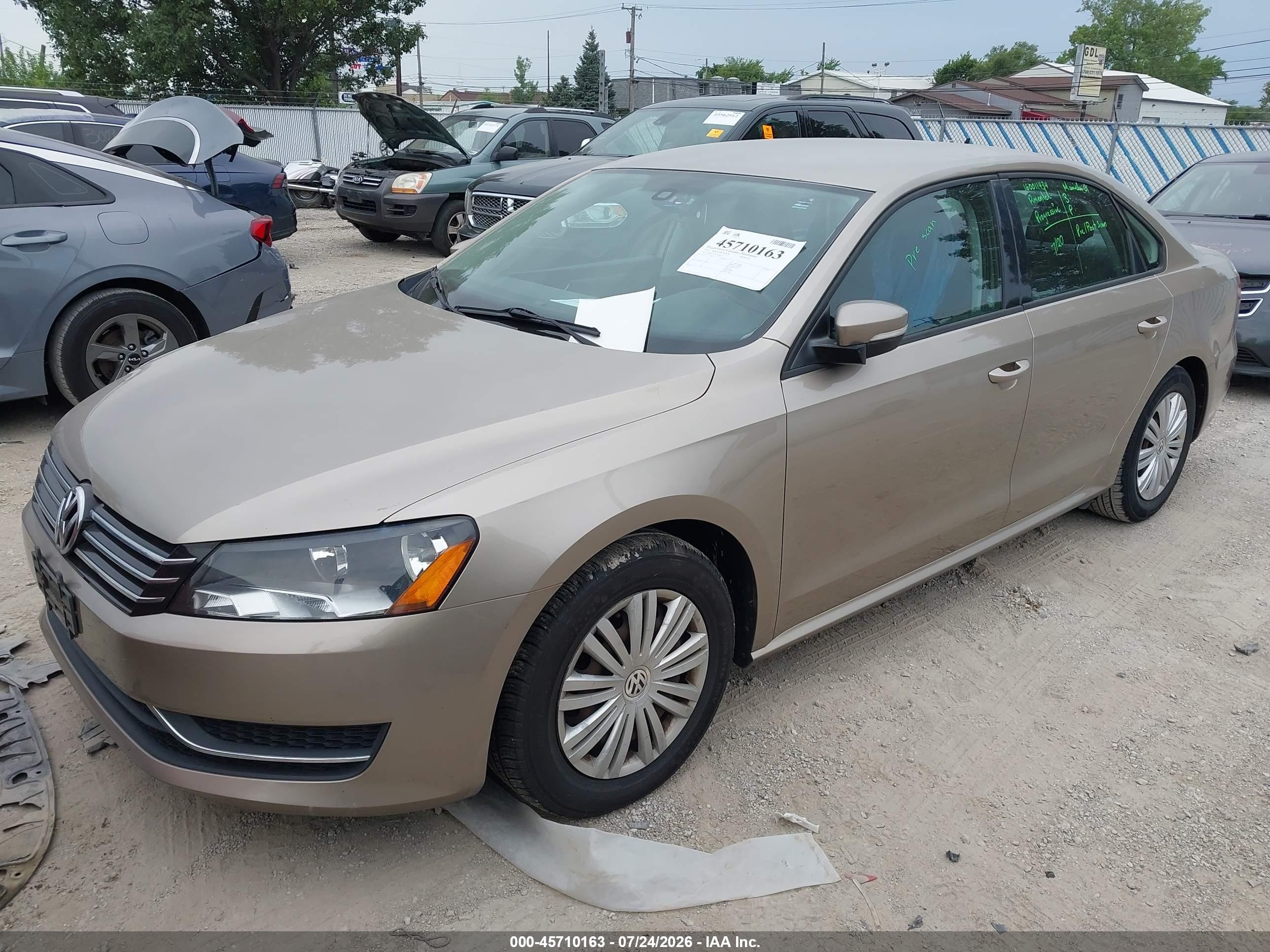 2015 Volkswagen Passat 1.8t S Beige vin: 1VWAT7A37FC046751