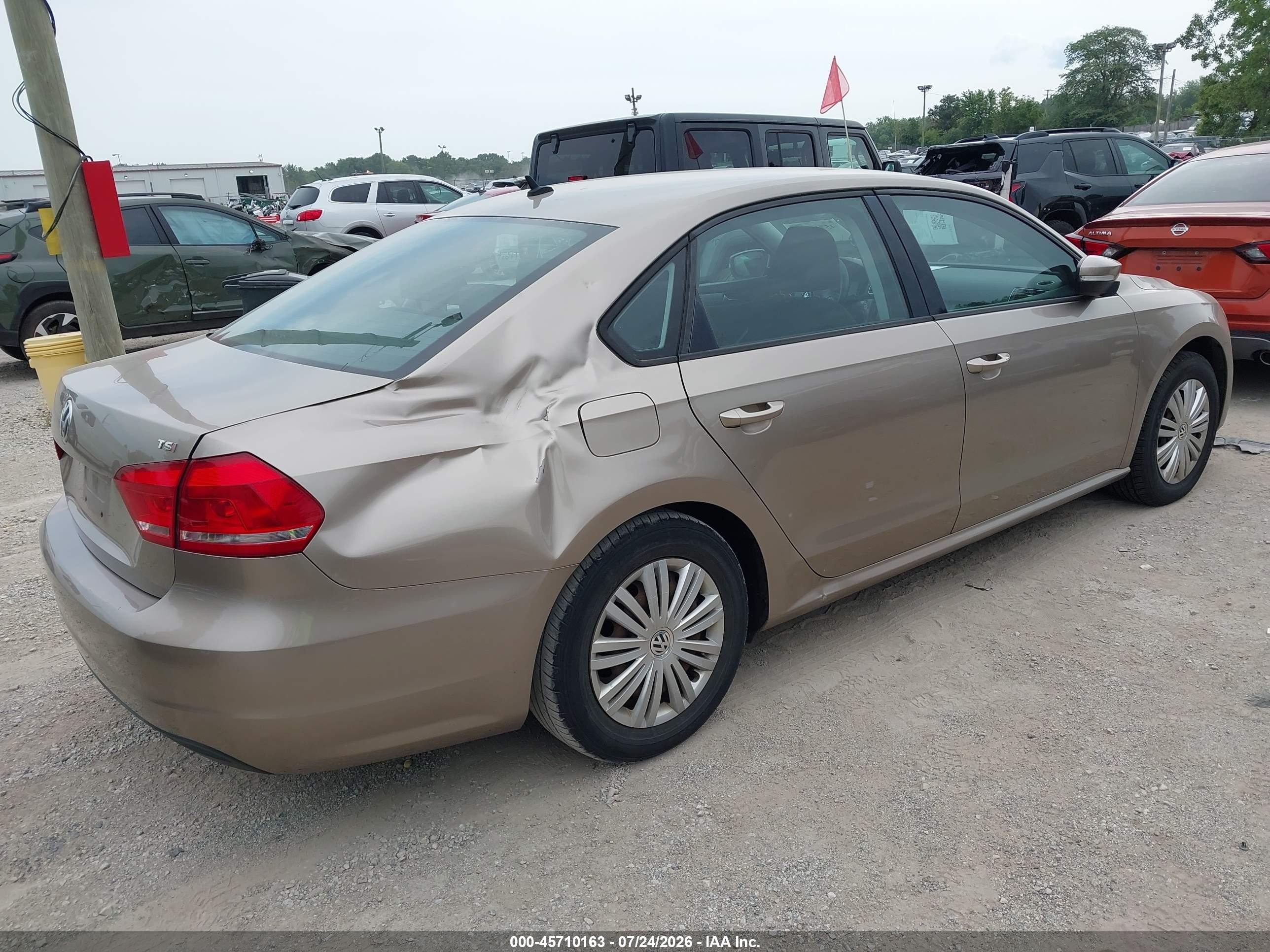 2015 Volkswagen Passat 1.8t S Beige vin: 1VWAT7A37FC046751