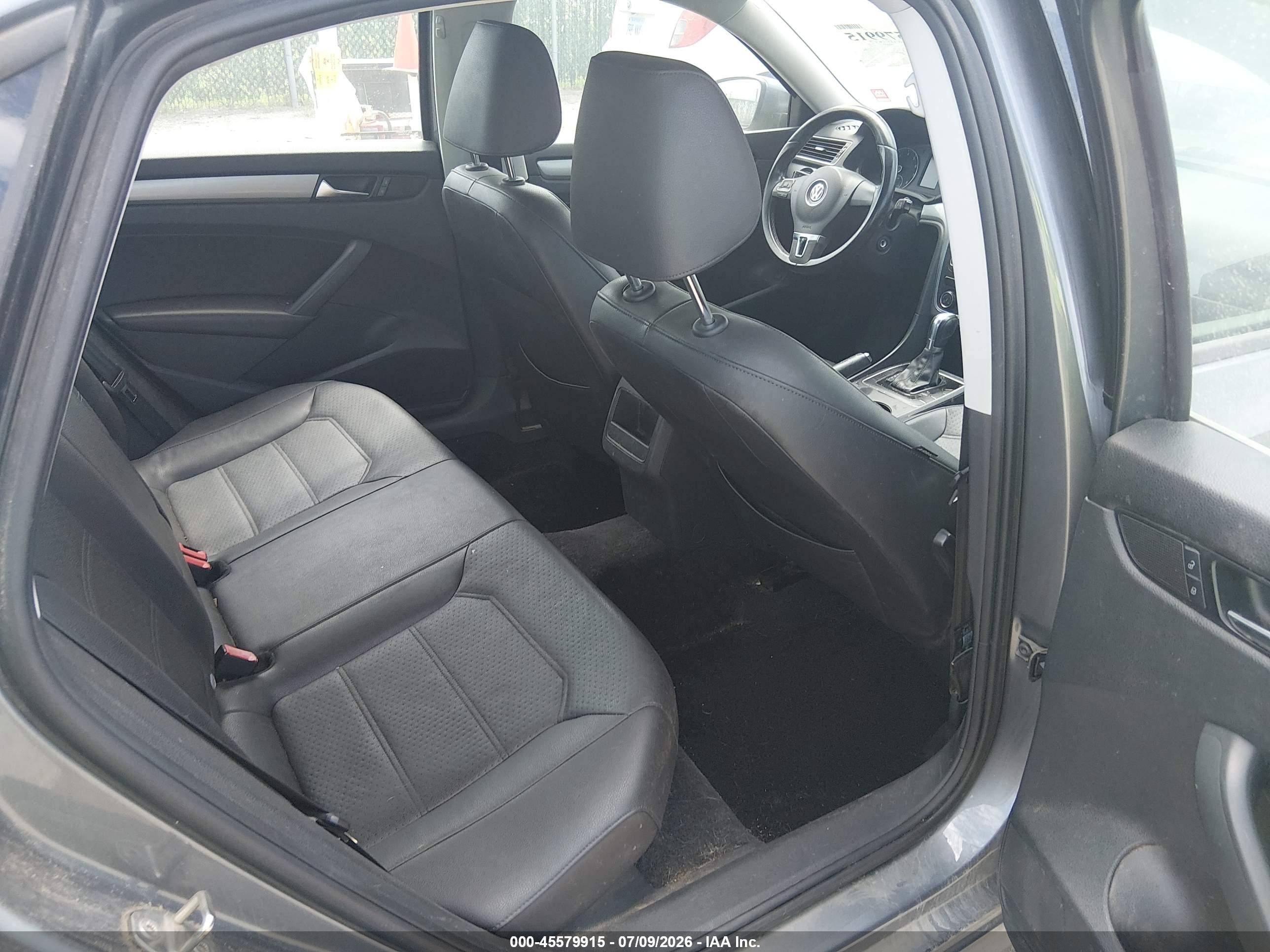 2015 Volkswagen Passat 1.8t Wolfsburg Edition Gray vin: 1VWAT7A37FC052176