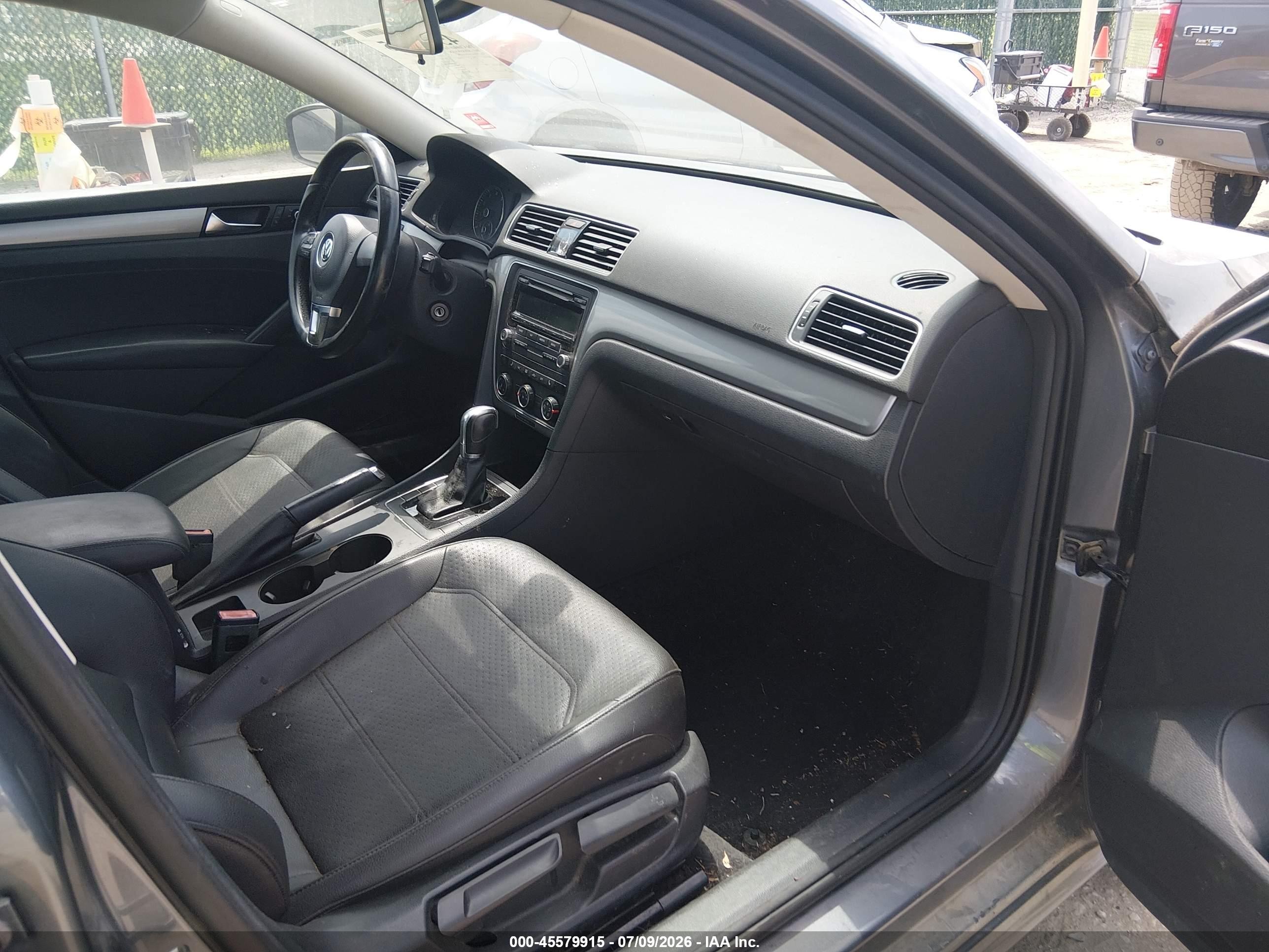 2015 Volkswagen Passat 1.8t Wolfsburg Edition Gray vin: 1VWAT7A37FC052176