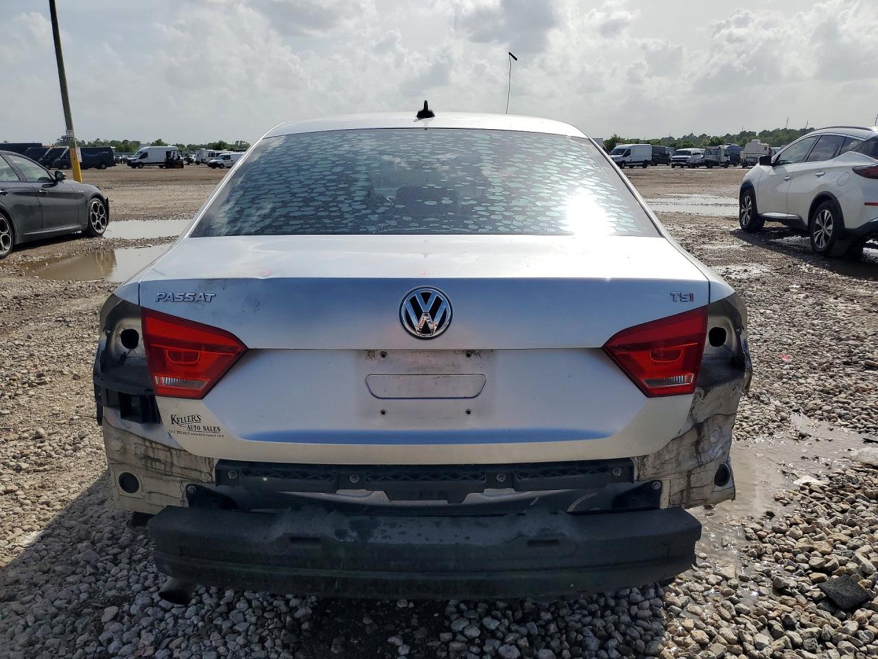 2015 Volkswagen Passat S Серебряный vin: 1VWAT7A37FC056700