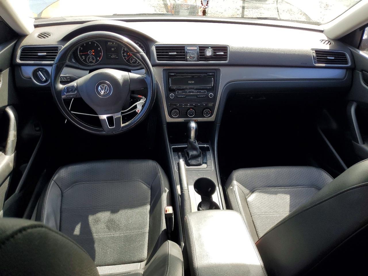 2015 Volkswagen Passat S Серебряный vin: 1VWAT7A37FC056700