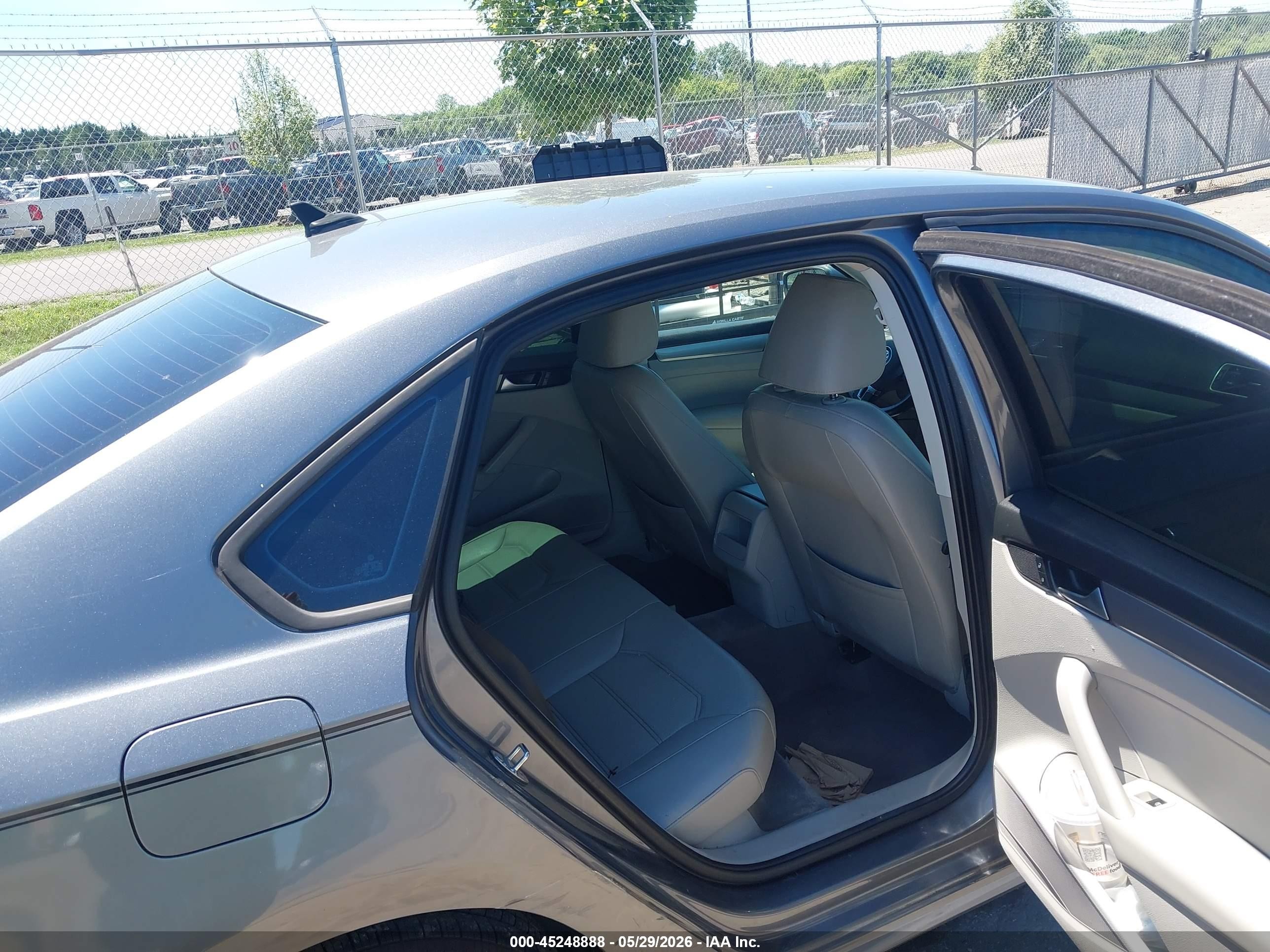 2015 Volkswagen Passat 1.8t Wolfsburg Edition Gray vin: 1VWAT7A37FC063484