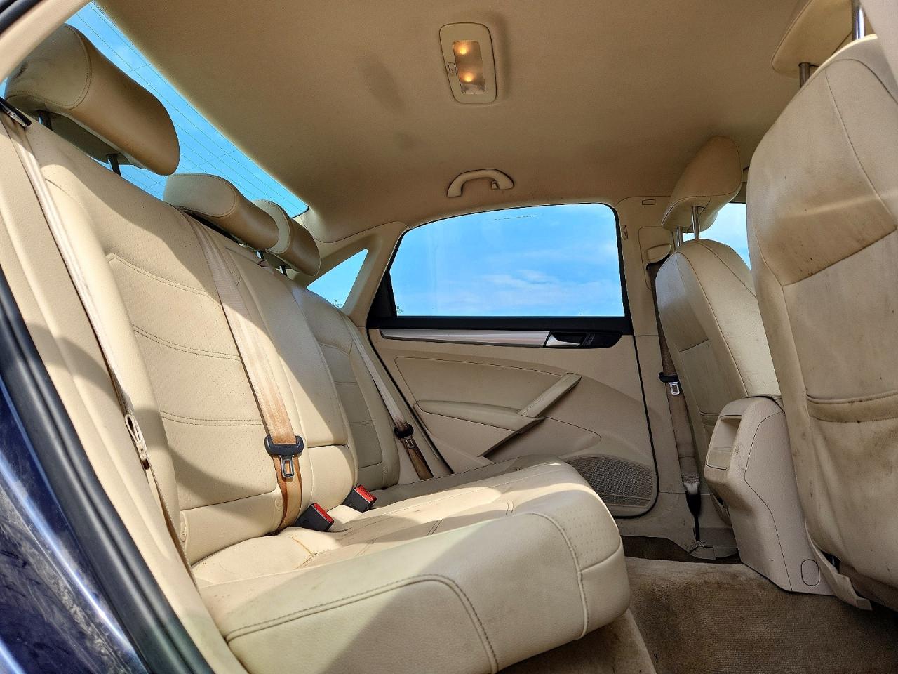 2015 Volkswagen Passat S Синий vin: 1VWAT7A37FC108049
