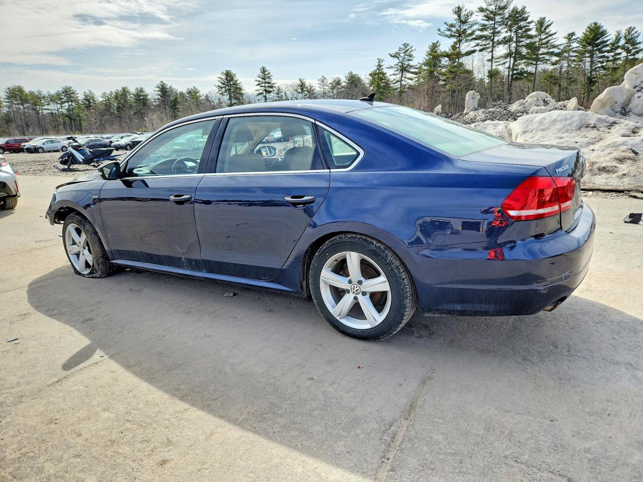 2015 Volkswagen Passat S Синий vin: 1VWAT7A37FC108049