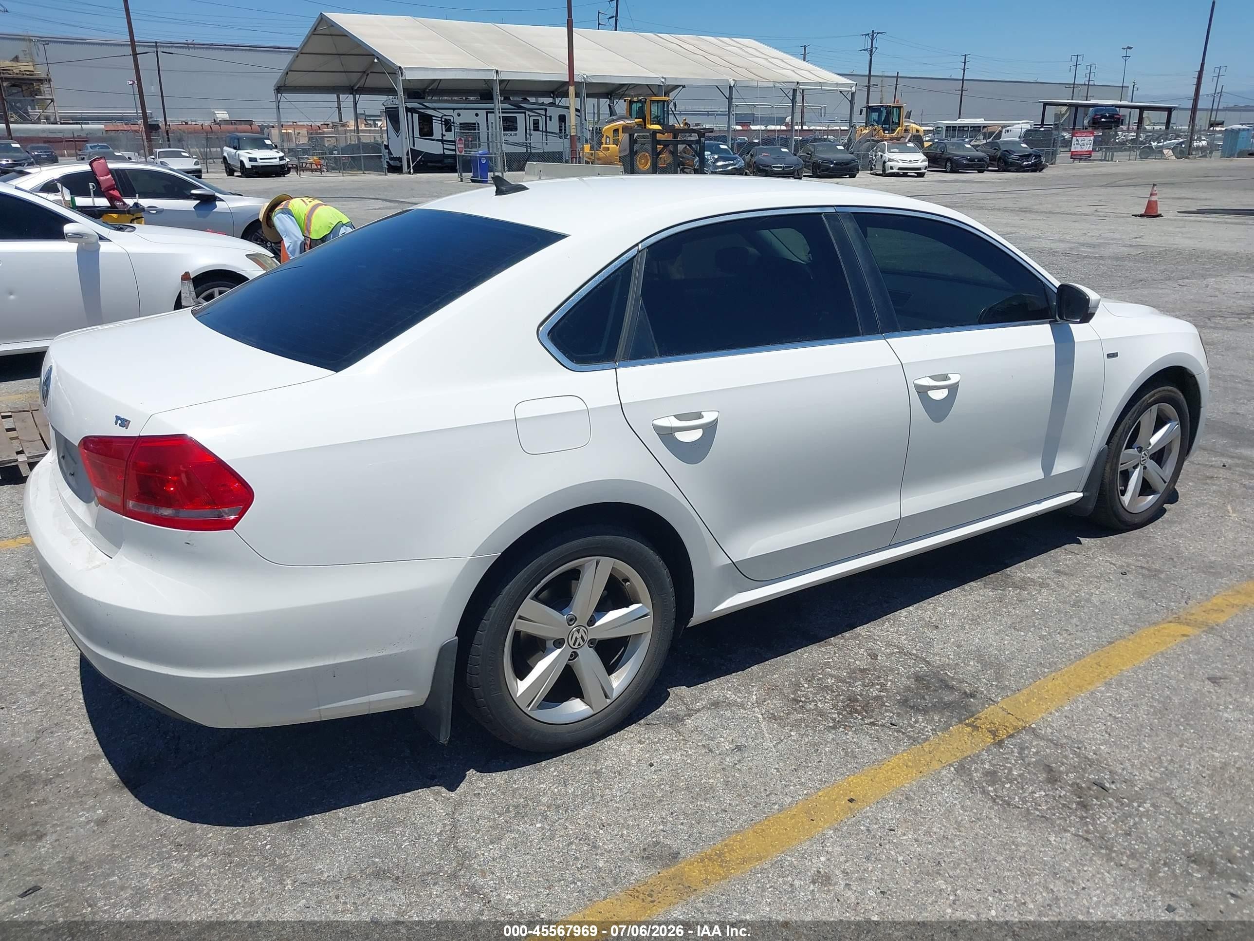 2015 Volkswagen Passat 1.8t Limited Edition White vin: 1VWAT7A37FC110156