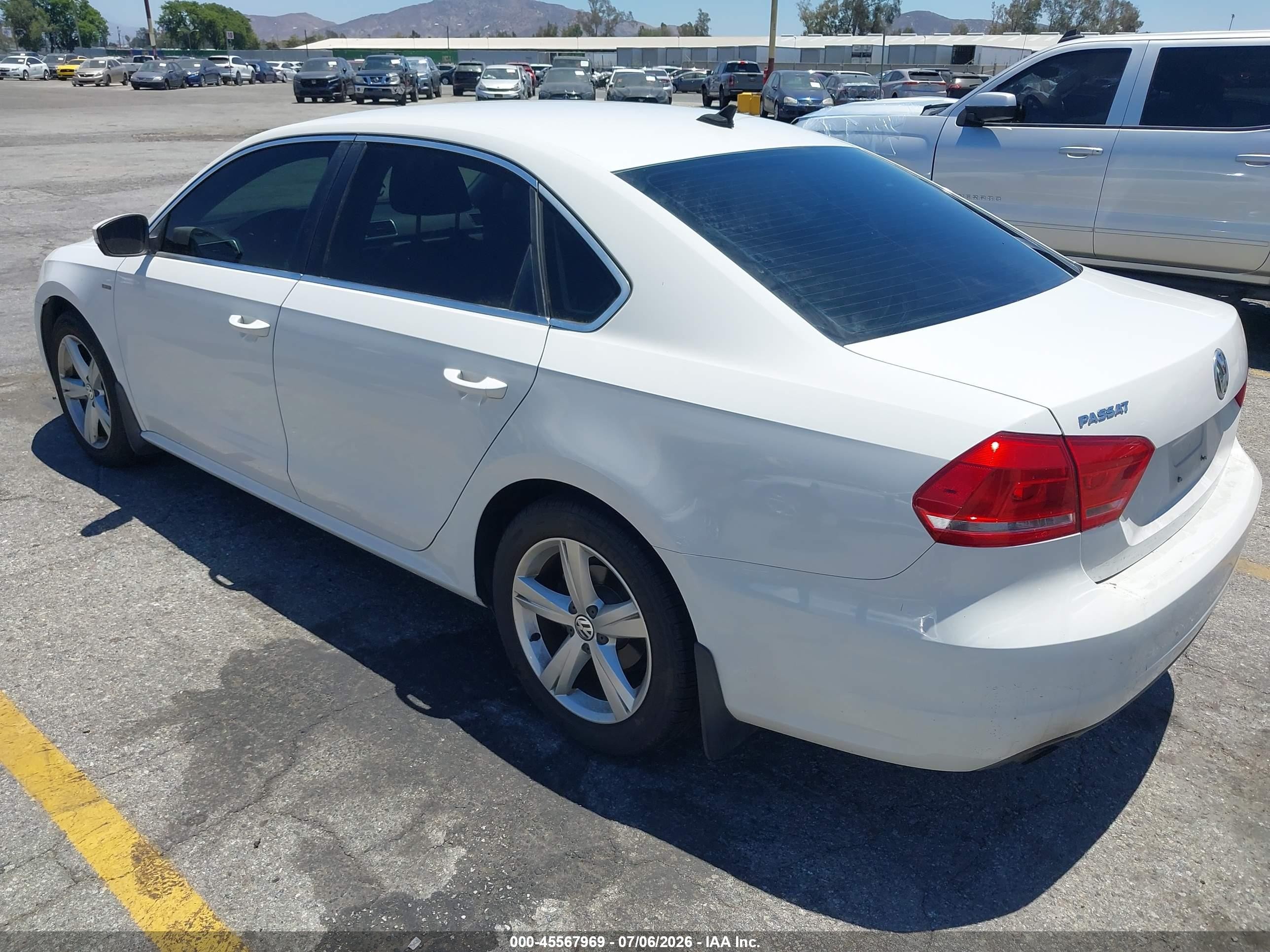 2015 Volkswagen Passat 1.8t Limited Edition White vin: 1VWAT7A37FC110156