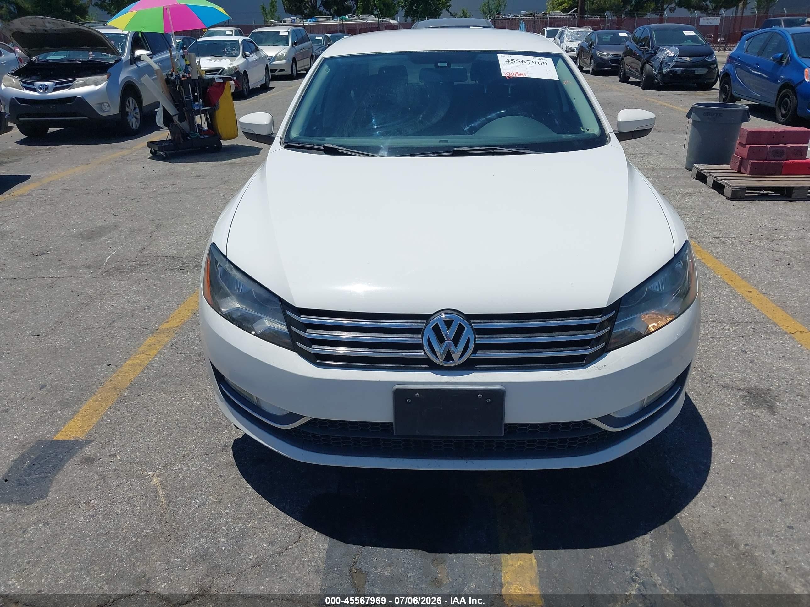 2015 Volkswagen Passat 1.8t Limited Edition White vin: 1VWAT7A37FC110156