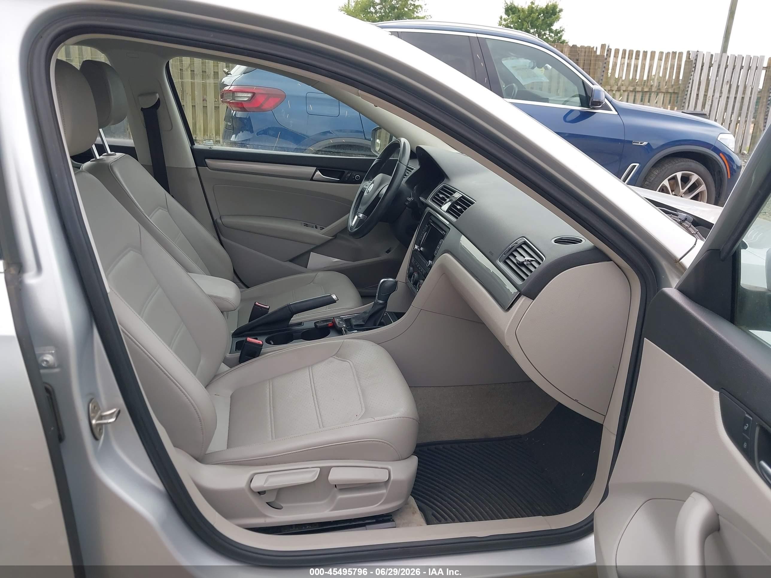 2015 Volkswagen Passat 1.8t Limited Edition Silver vin: 1VWAT7A37FC120797