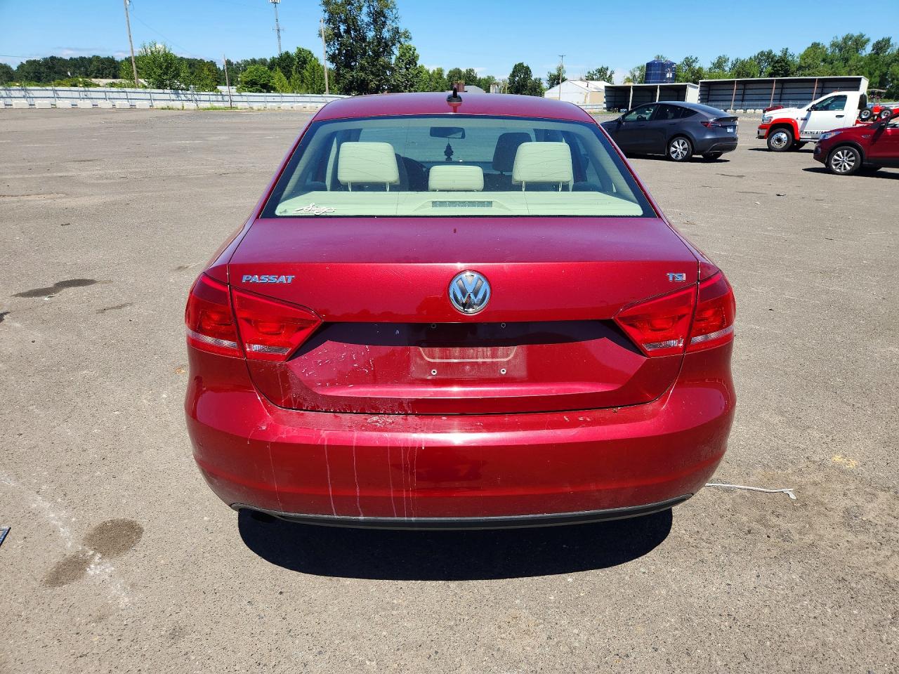 2015 Volkswagen Passat S Red vin: 1VWAT7A37FC121545