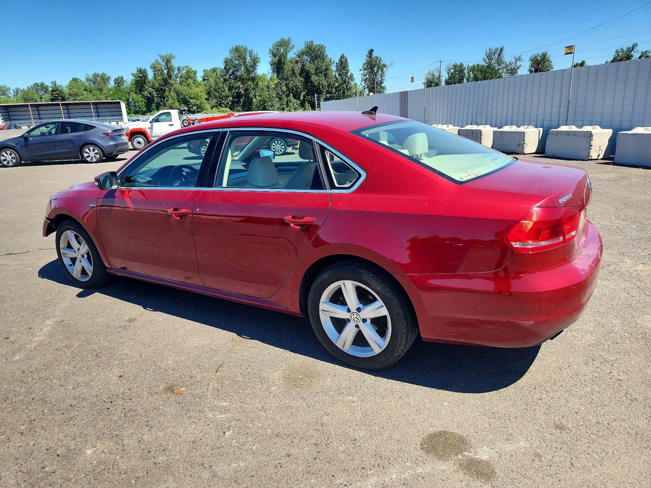 2015 Volkswagen Passat S Red vin: 1VWAT7A37FC121545