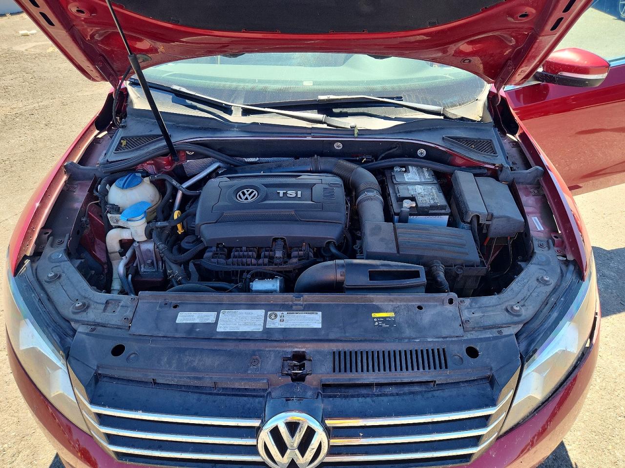 2015 Volkswagen Passat S Red vin: 1VWAT7A37FC121545