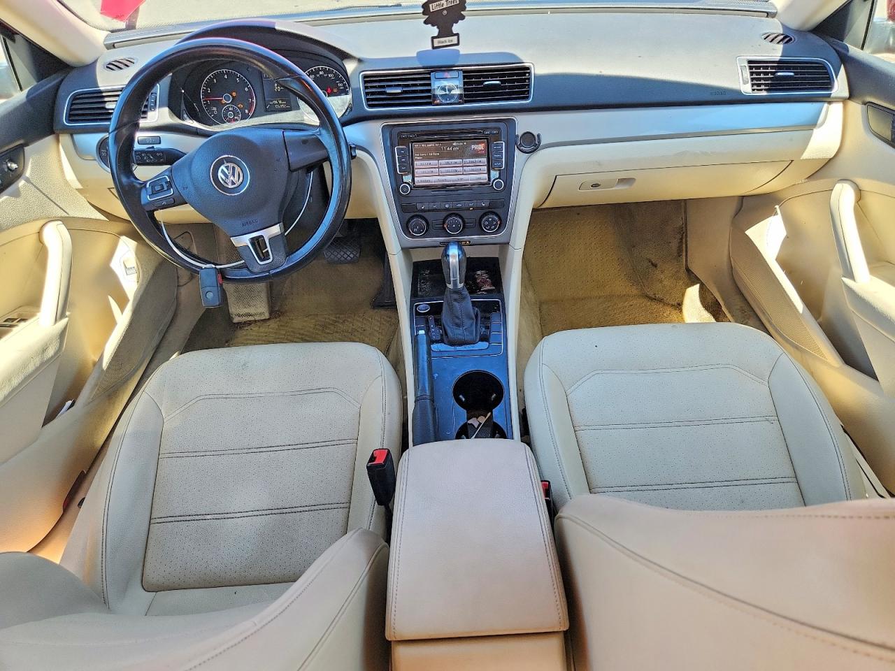 2015 Volkswagen Passat S Red vin: 1VWAT7A37FC121545