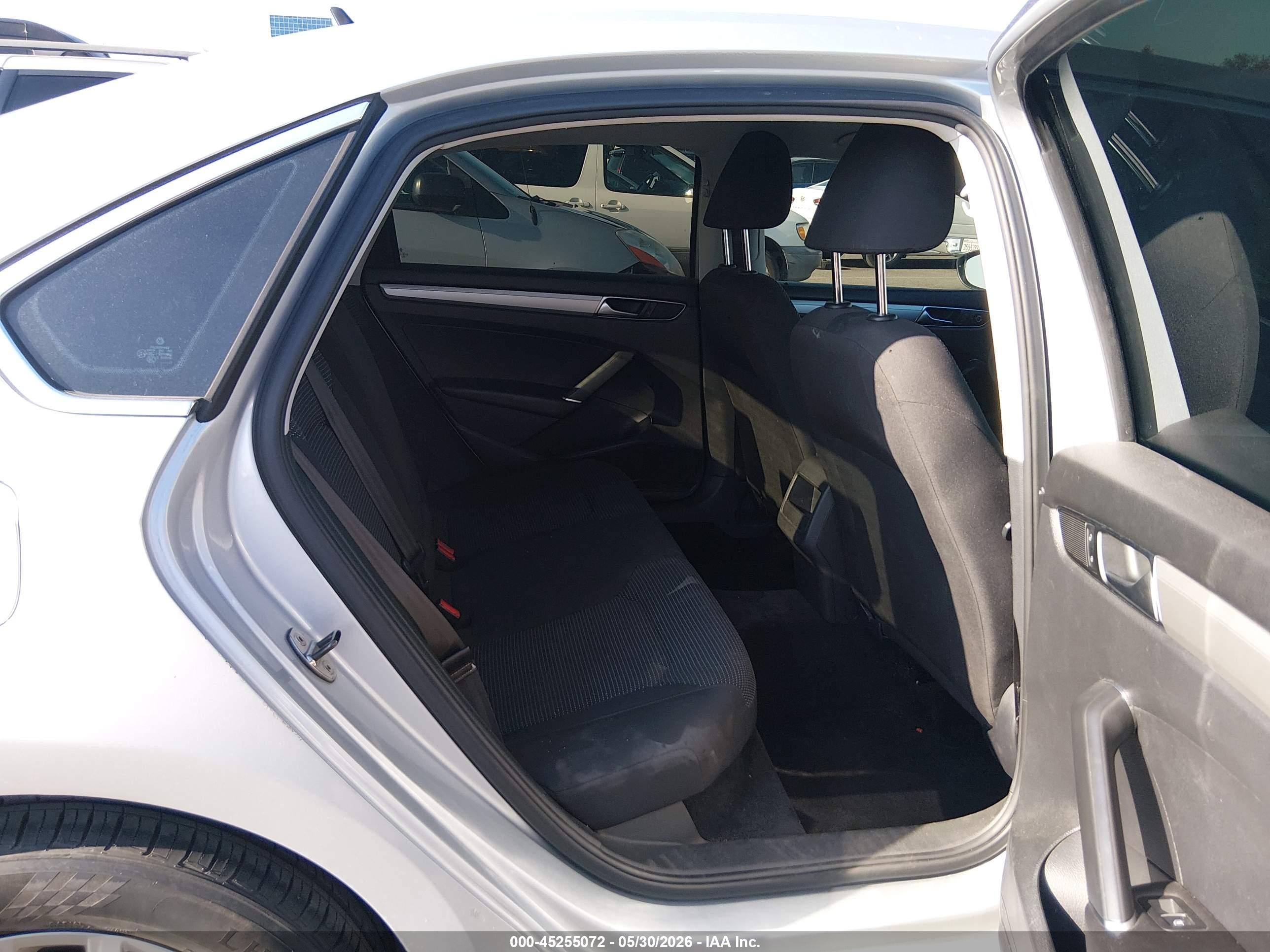 2016 Volkswagen Passat 1.8t S Silver vin: 1VWAT7A37GC049439