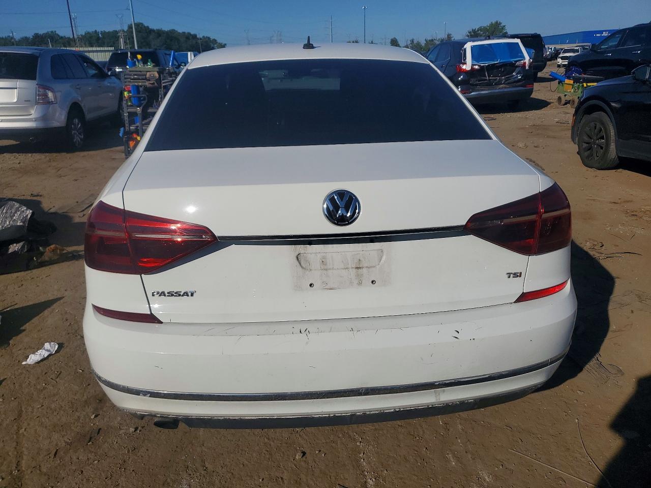 2017 Volkswagen Passat S White vin: 1VWAT7A37HC077601