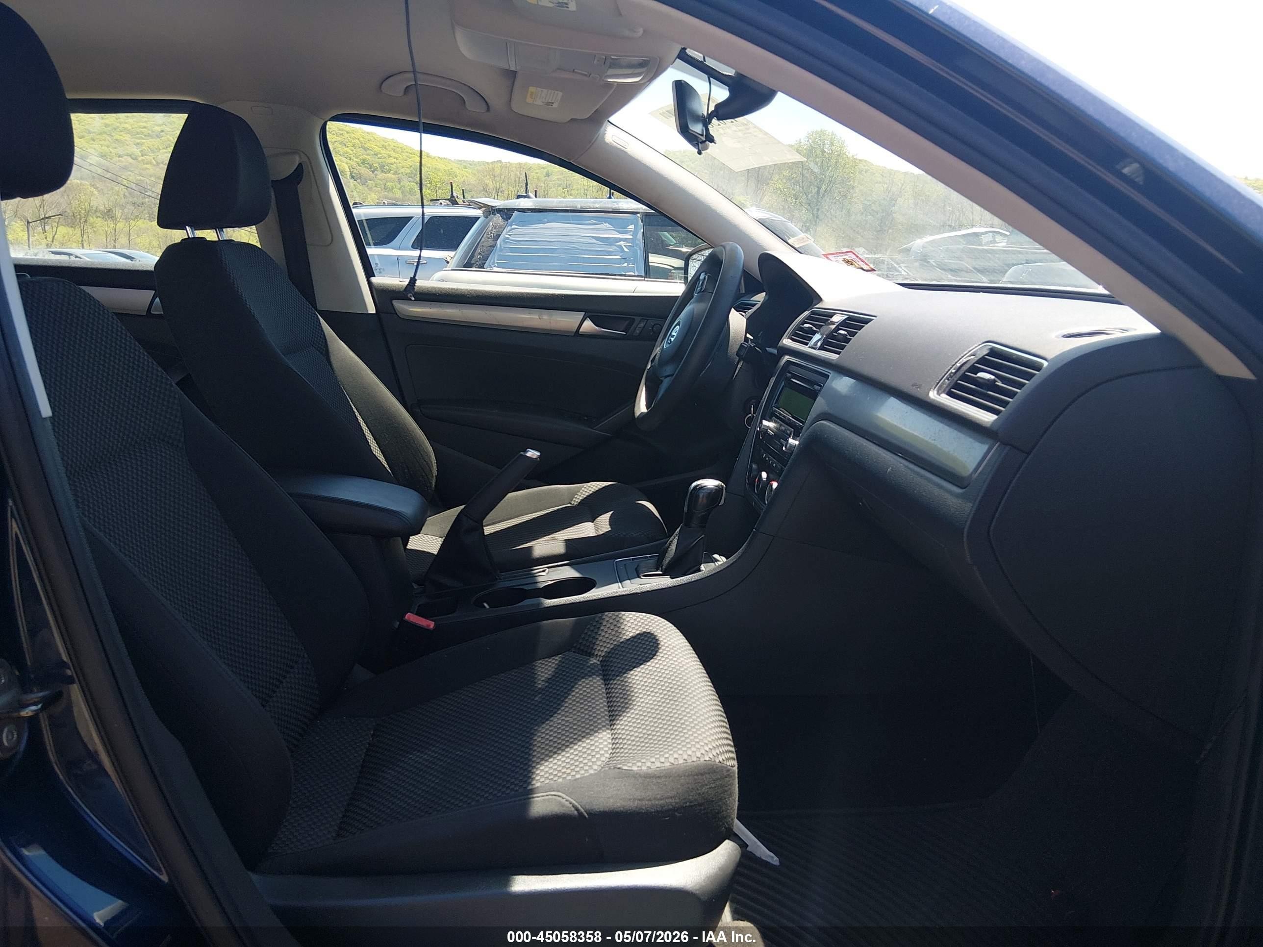 2014 Volkswagen Passat 1.8t S Blue vin: 1VWAT7A38EC046692