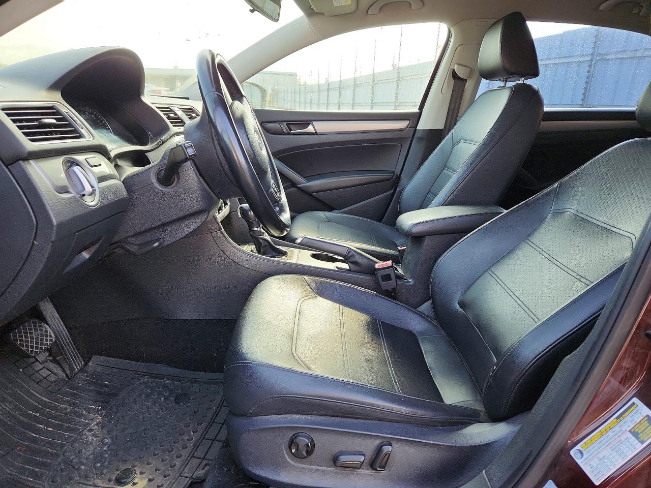 2014 Volkswagen Passat S Бордовый vin: 1VWAT7A38EC084083