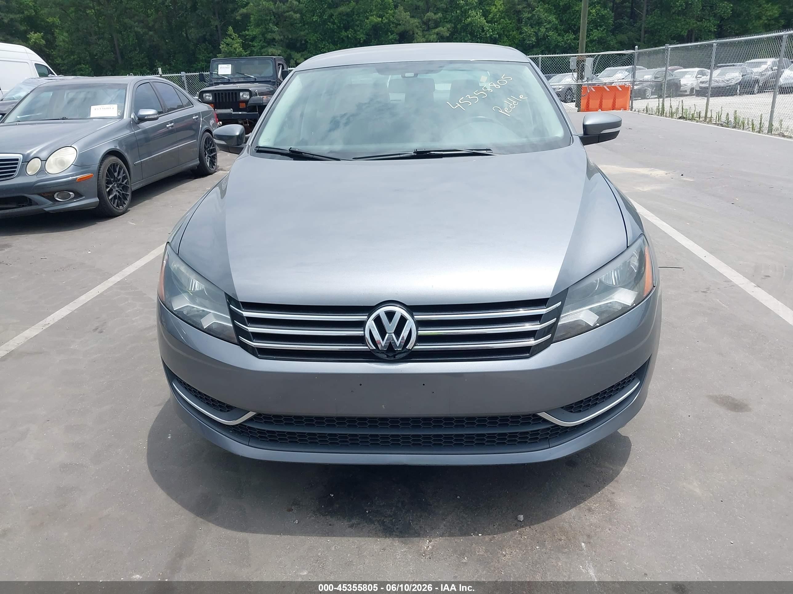 2015 Volkswagen Passat 1.8t Wolfsburg Edition Gray vin: 1VWAT7A38FC026363