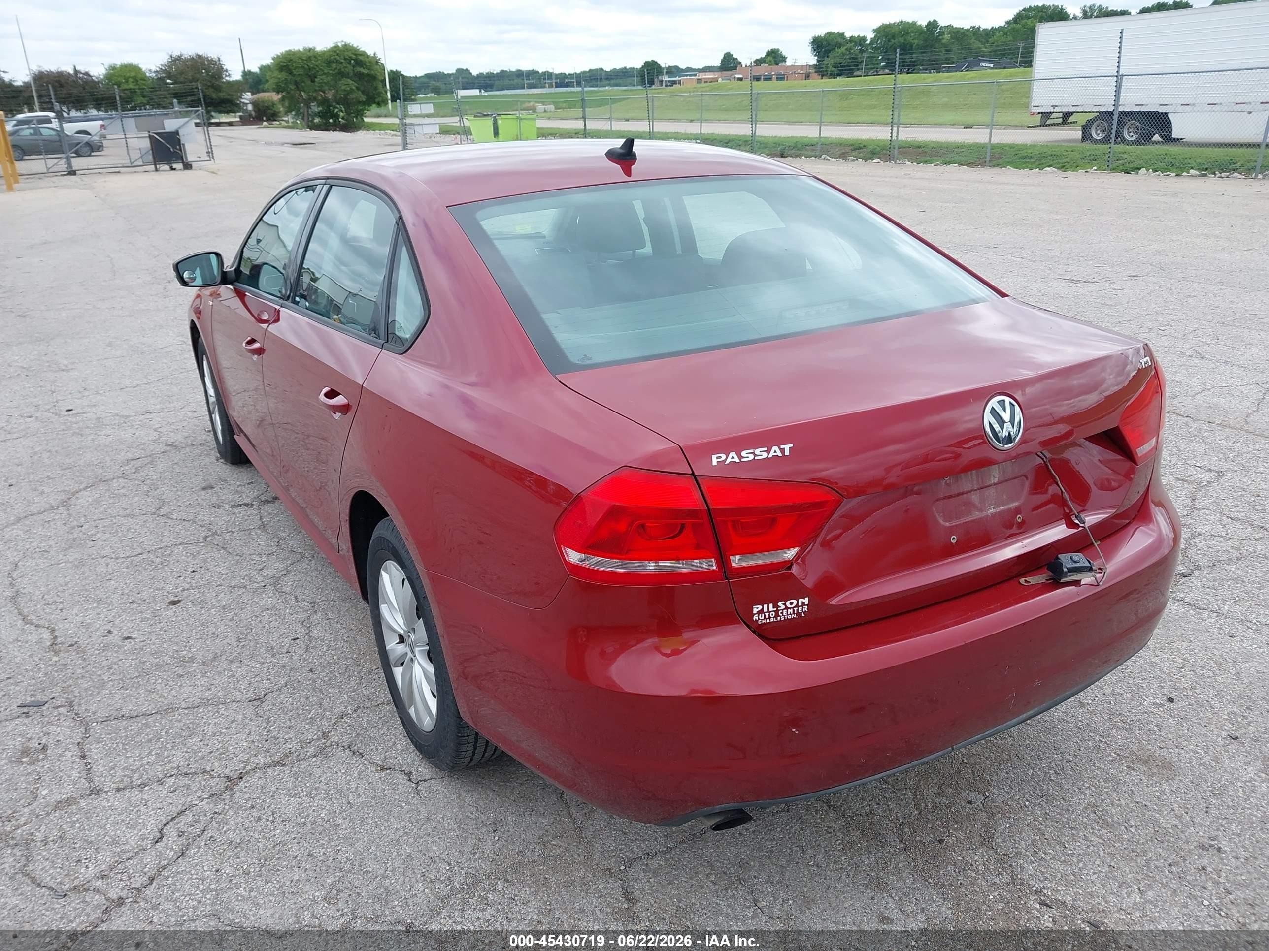 2015 Volkswagen Passat 1.8t Wolfsburg Edition Темно-бордовый vin: 1VWAT7A38FC042059