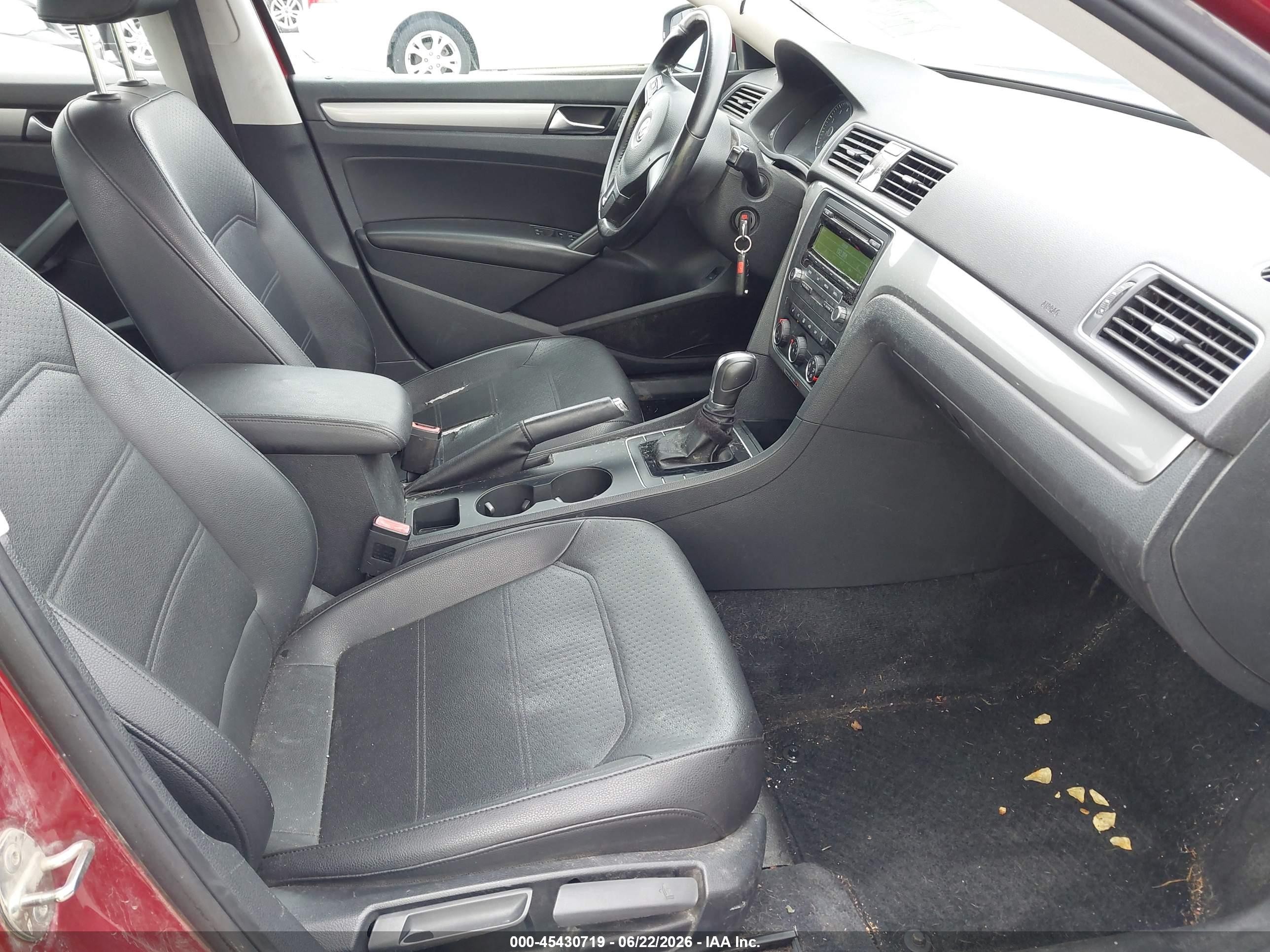 2015 Volkswagen Passat 1.8t Wolfsburg Edition Темно-бордовый vin: 1VWAT7A38FC042059
