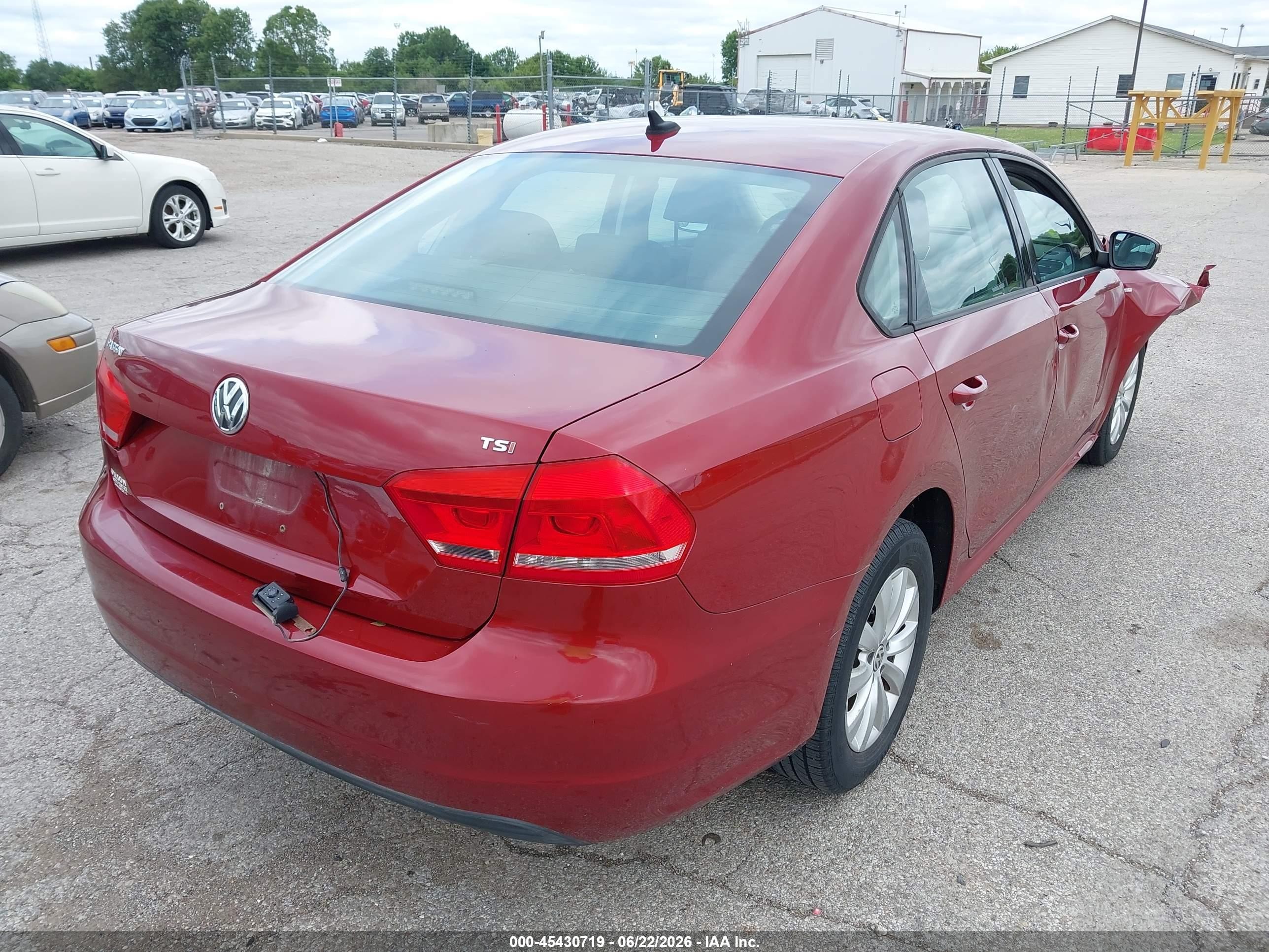 2015 Volkswagen Passat 1.8t Wolfsburg Edition Темно-бордовый vin: 1VWAT7A38FC042059