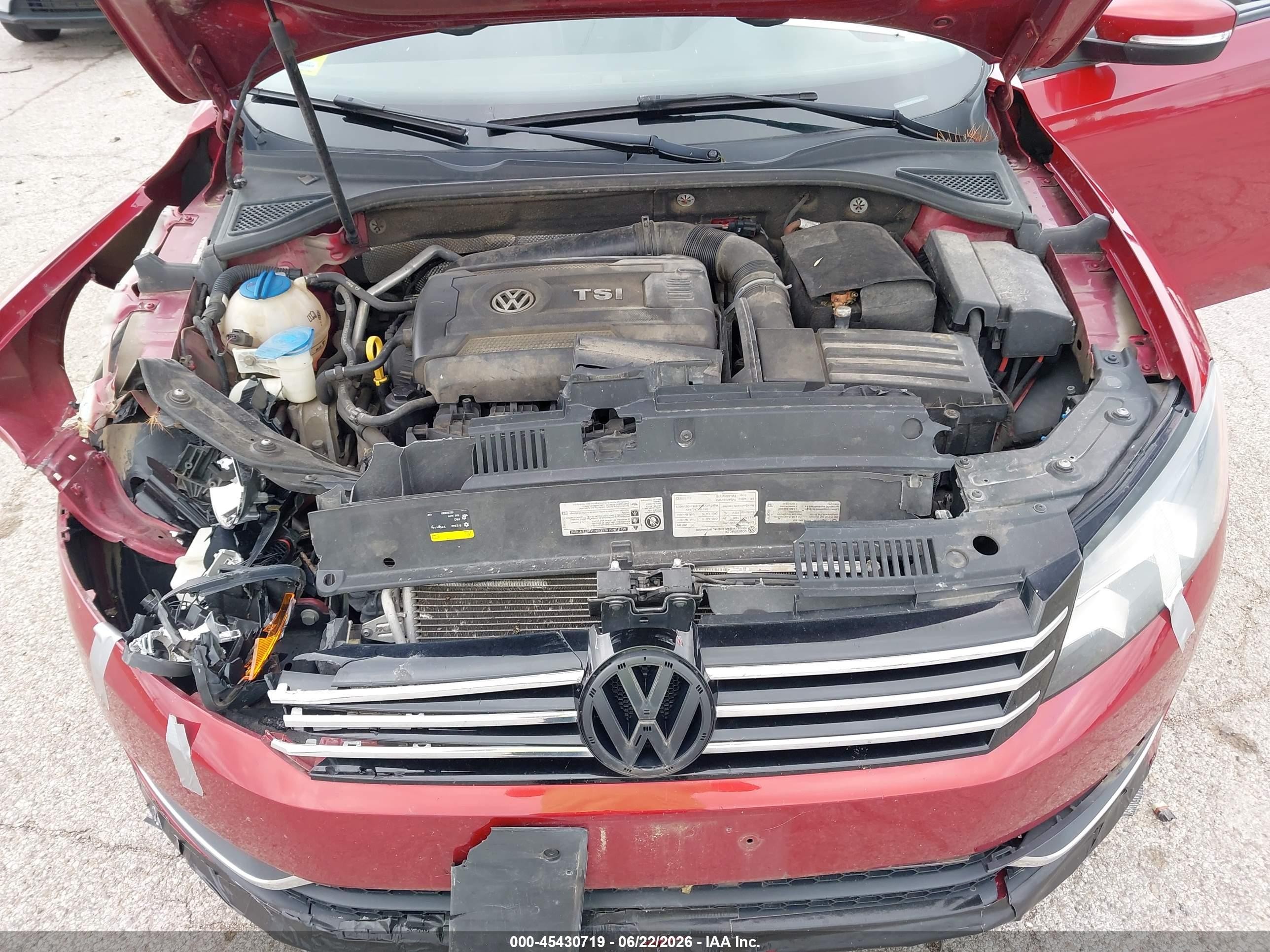 2015 Volkswagen Passat 1.8t Wolfsburg Edition Темно-бордовый vin: 1VWAT7A38FC042059
