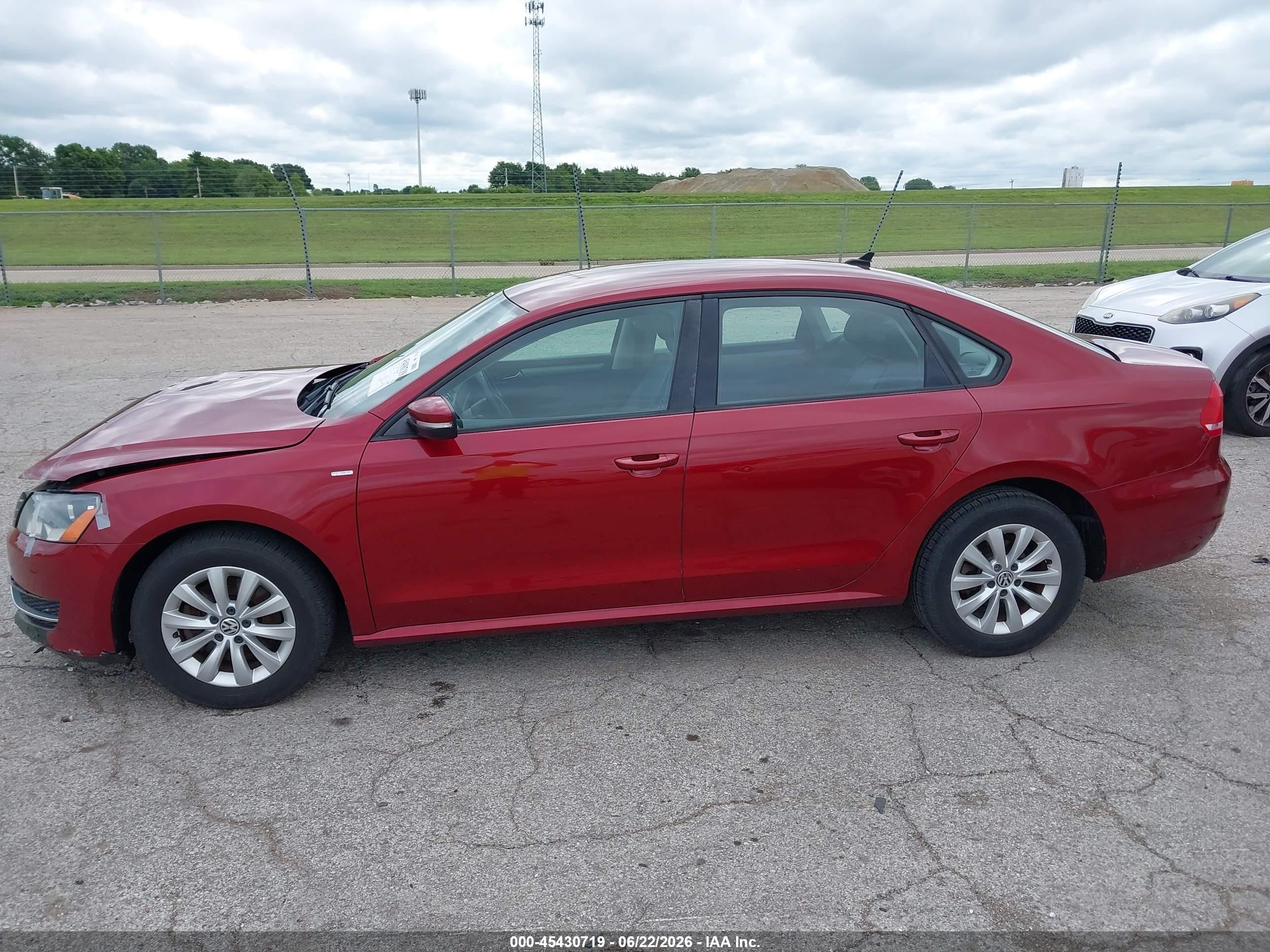2015 Volkswagen Passat 1.8t Wolfsburg Edition Темно-бордовый vin: 1VWAT7A38FC042059