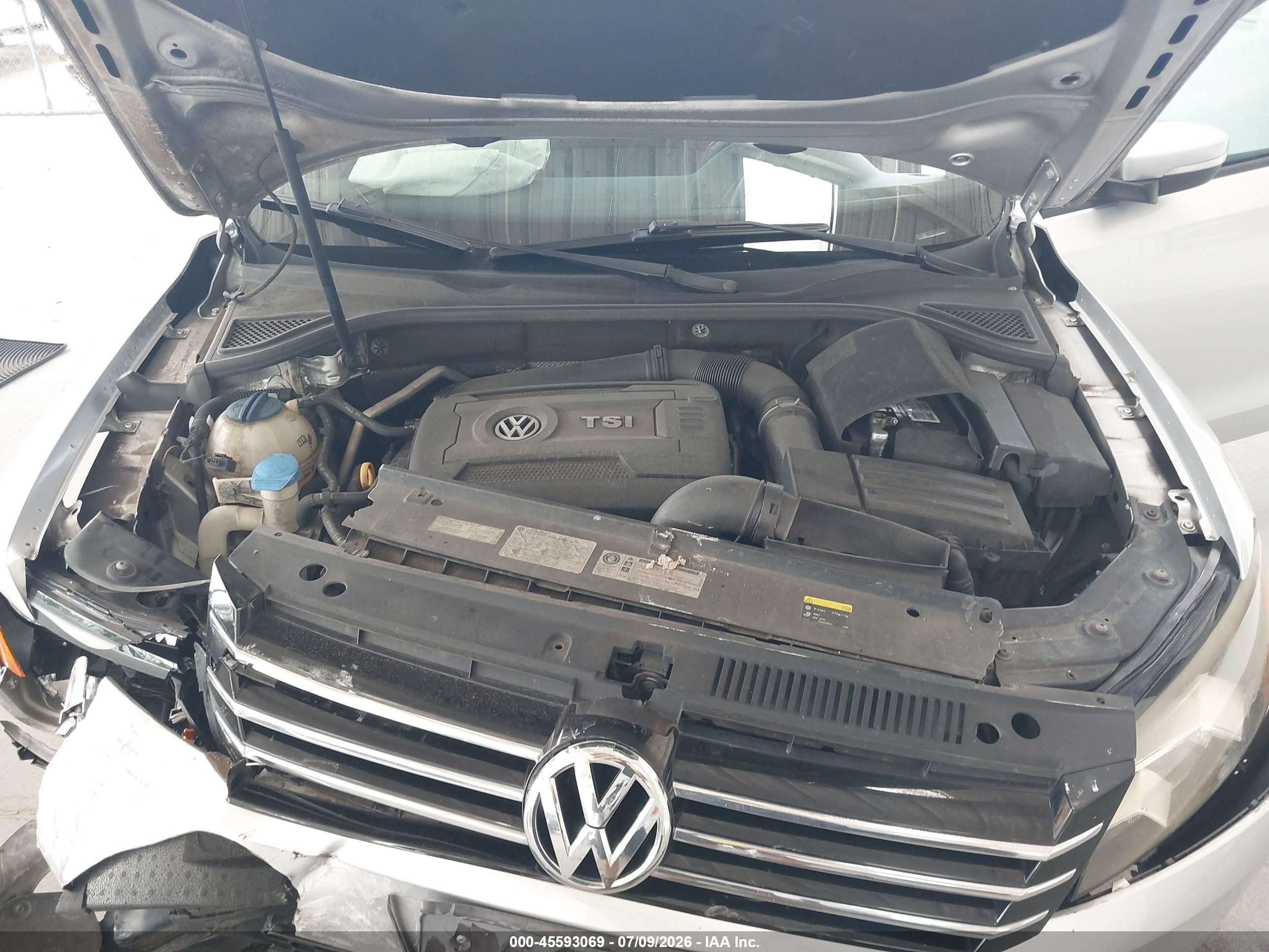2015 Volkswagen Passat 1.8t S Silver vin: 1VWAT7A38FC064384