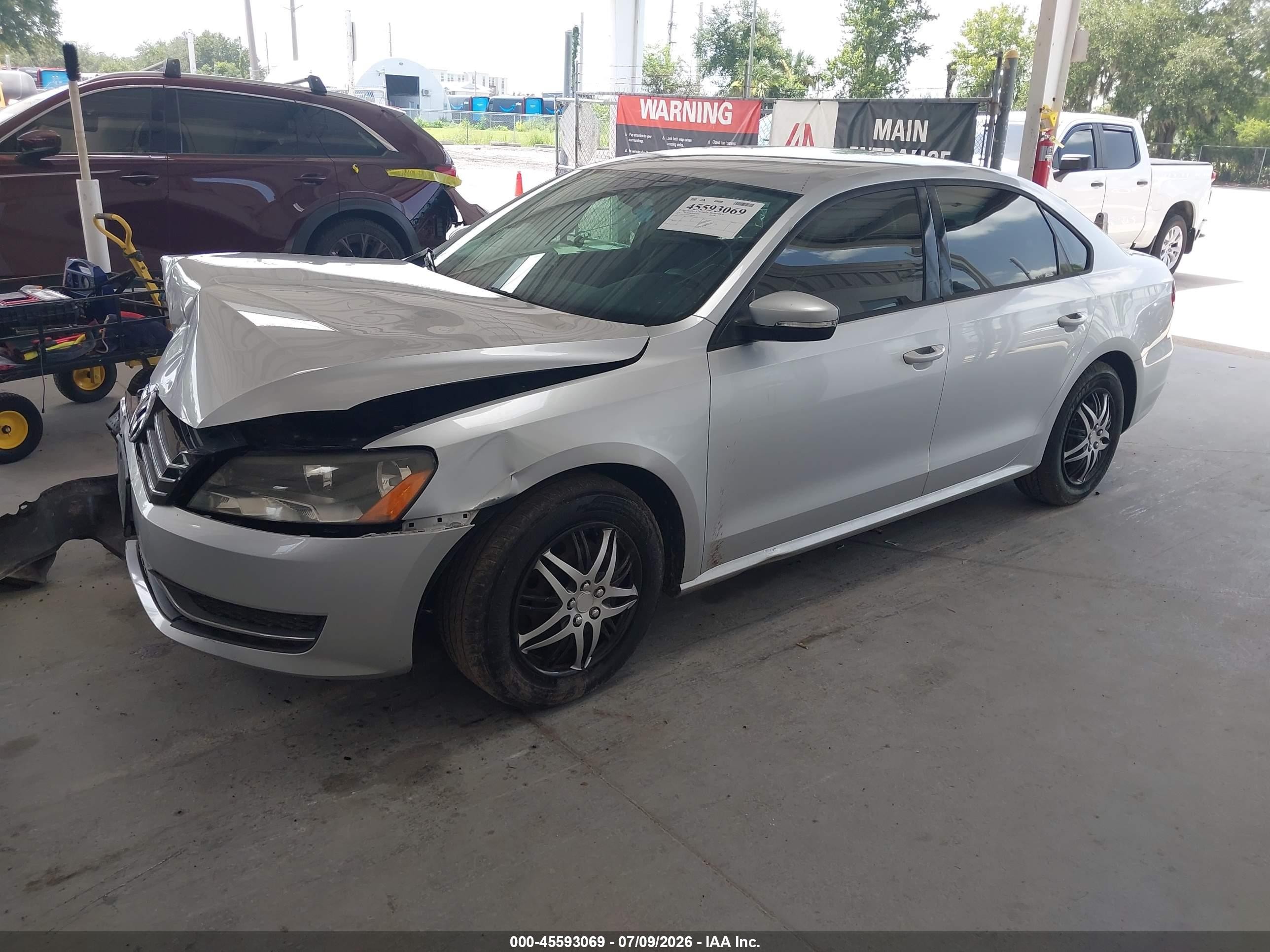 2015 Volkswagen Passat 1.8t S Silver vin: 1VWAT7A38FC064384