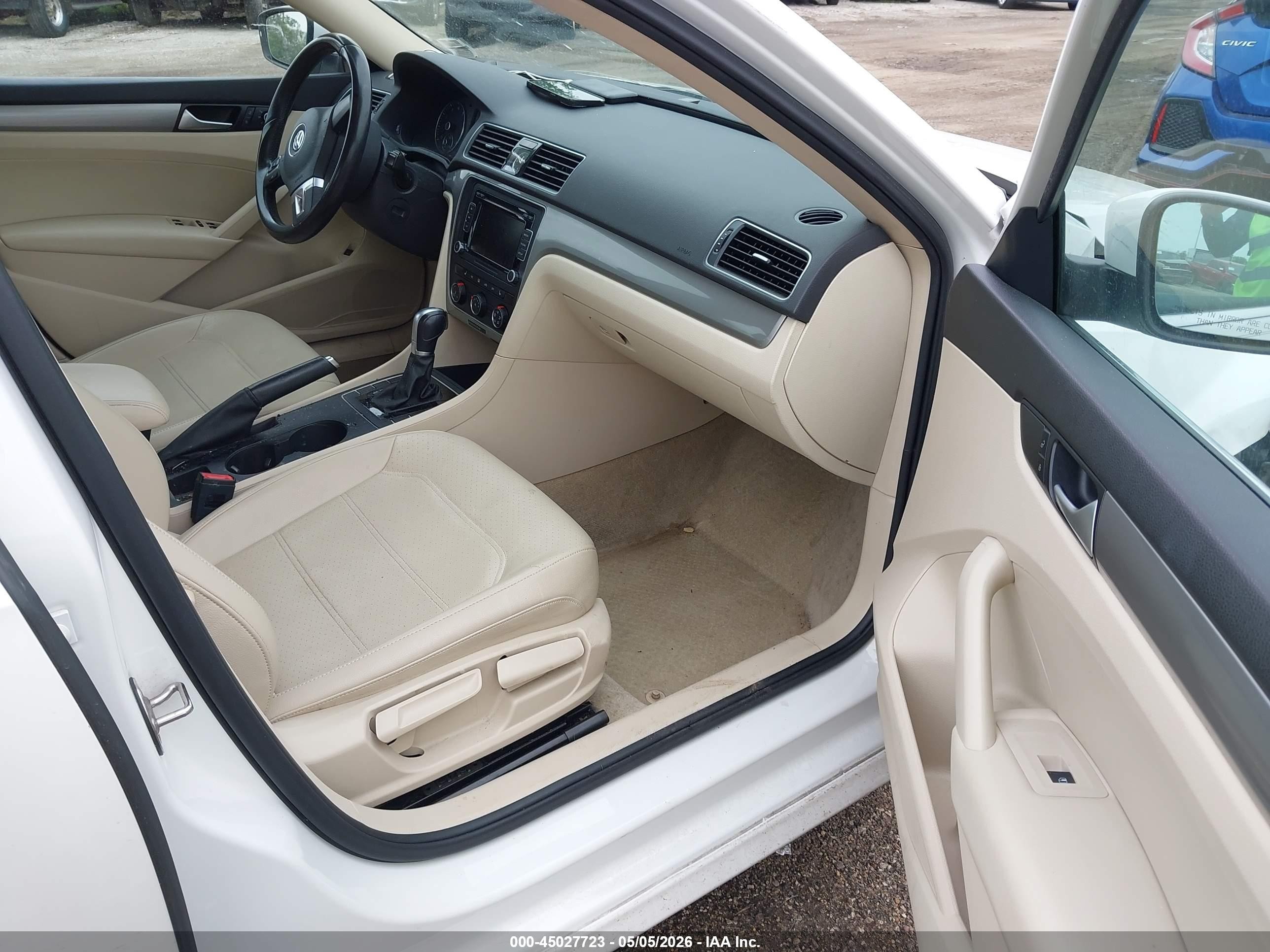 2015 Volkswagen Passat 1.8t Limited Edition White vin: 1VWAT7A38FC080892