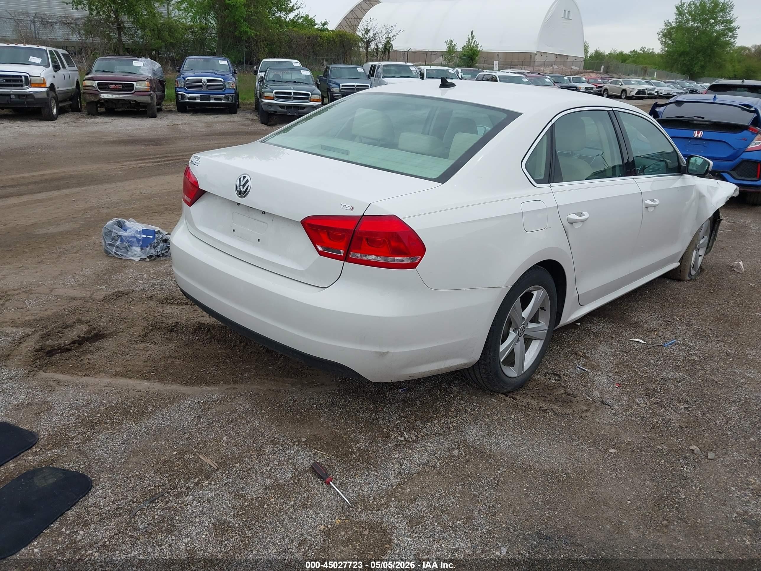 2015 Volkswagen Passat 1.8t Limited Edition White vin: 1VWAT7A38FC080892