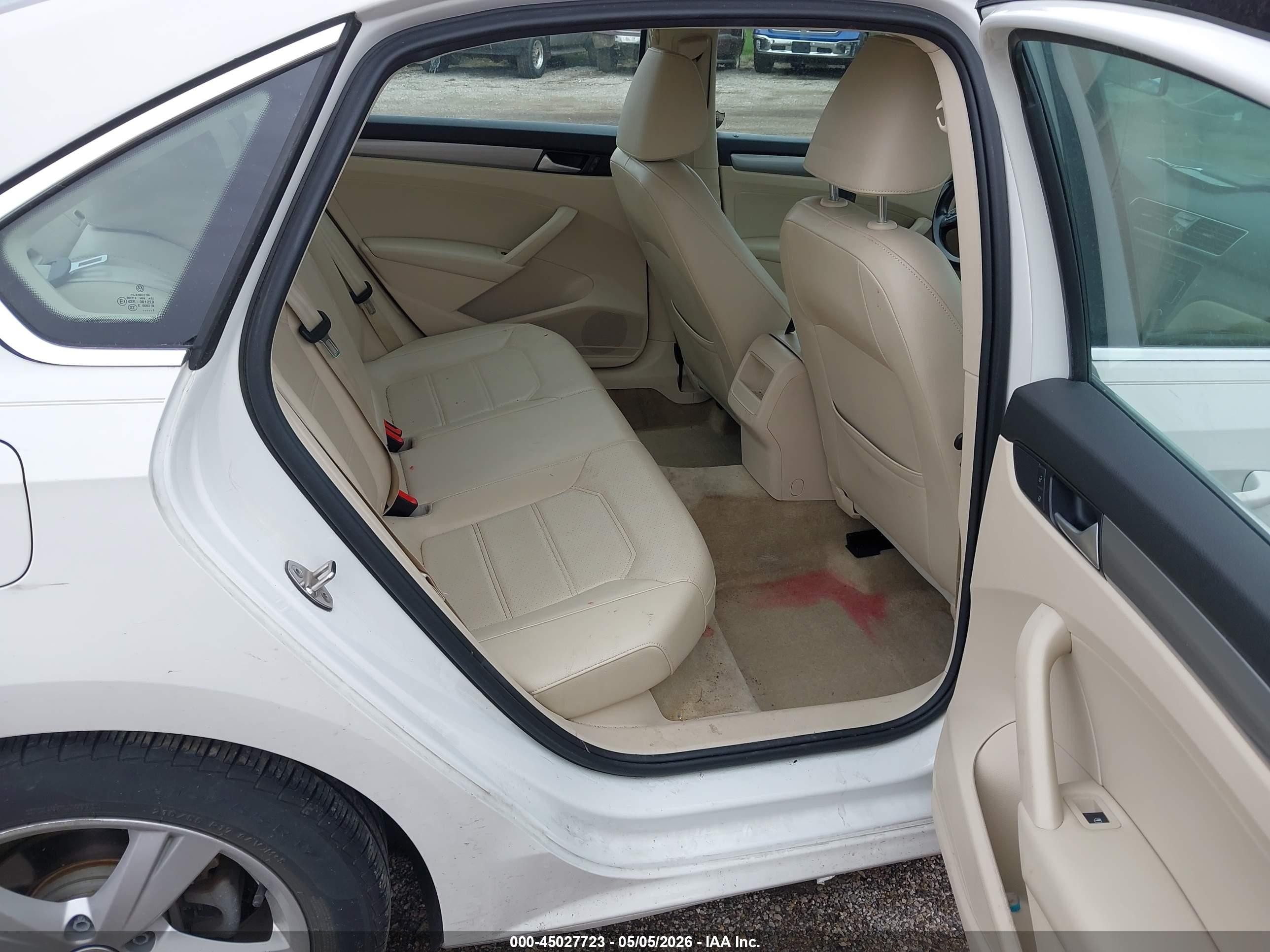 2015 Volkswagen Passat 1.8t Limited Edition White vin: 1VWAT7A38FC080892