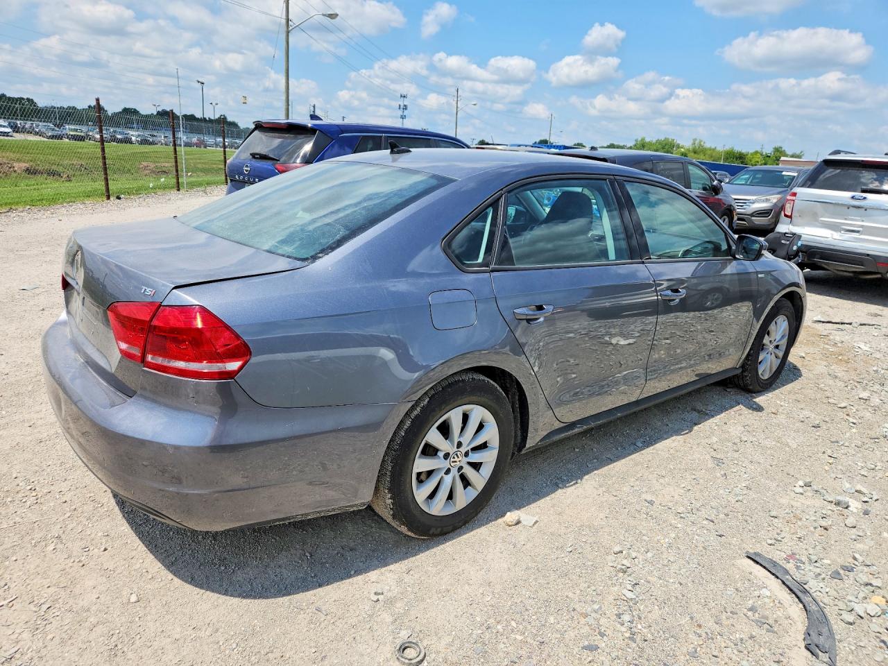 2015 Volkswagen Passat S Серебряный vin: 1VWAT7A38FC090371