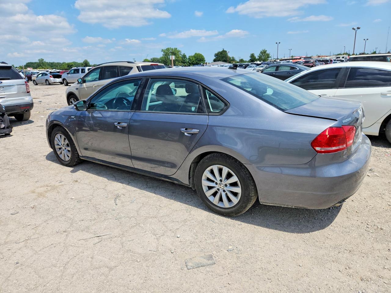 2015 Volkswagen Passat S Серебряный vin: 1VWAT7A38FC090371