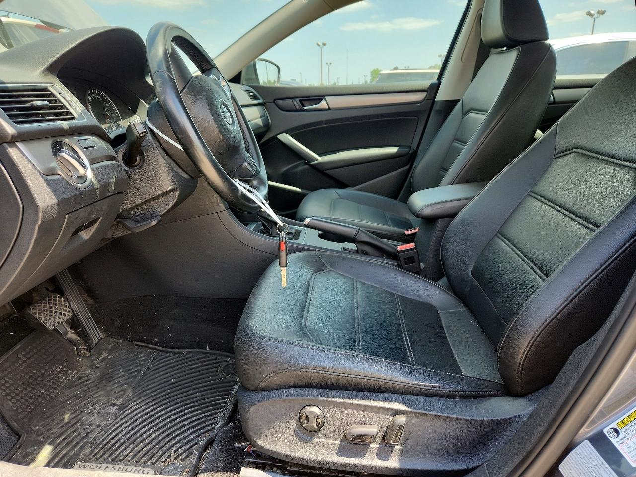 2015 Volkswagen Passat S Серебряный vin: 1VWAT7A38FC090371