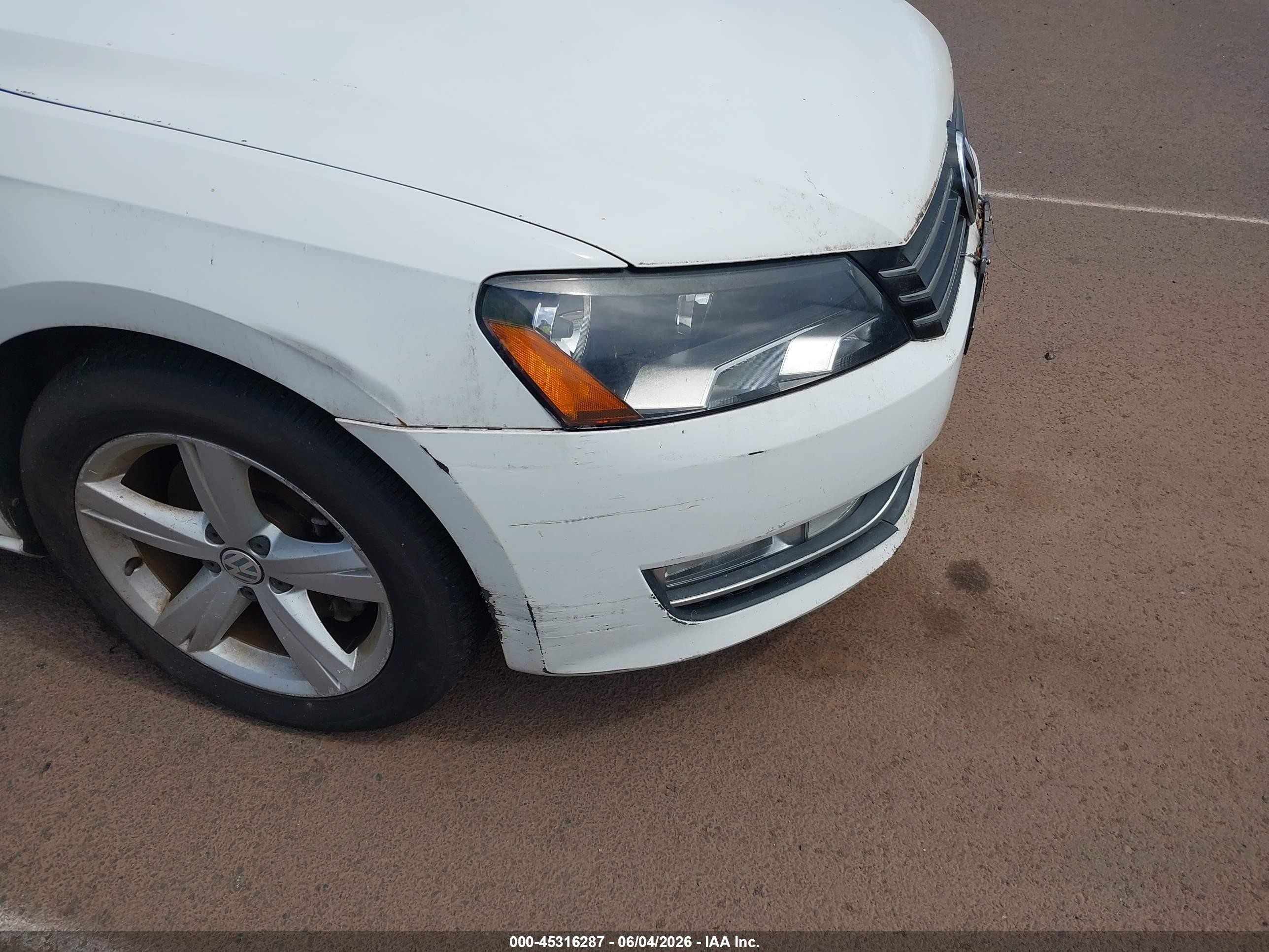 2015 Volkswagen Passat 1.8t Limited Edition White vin: 1VWAT7A38FC109615