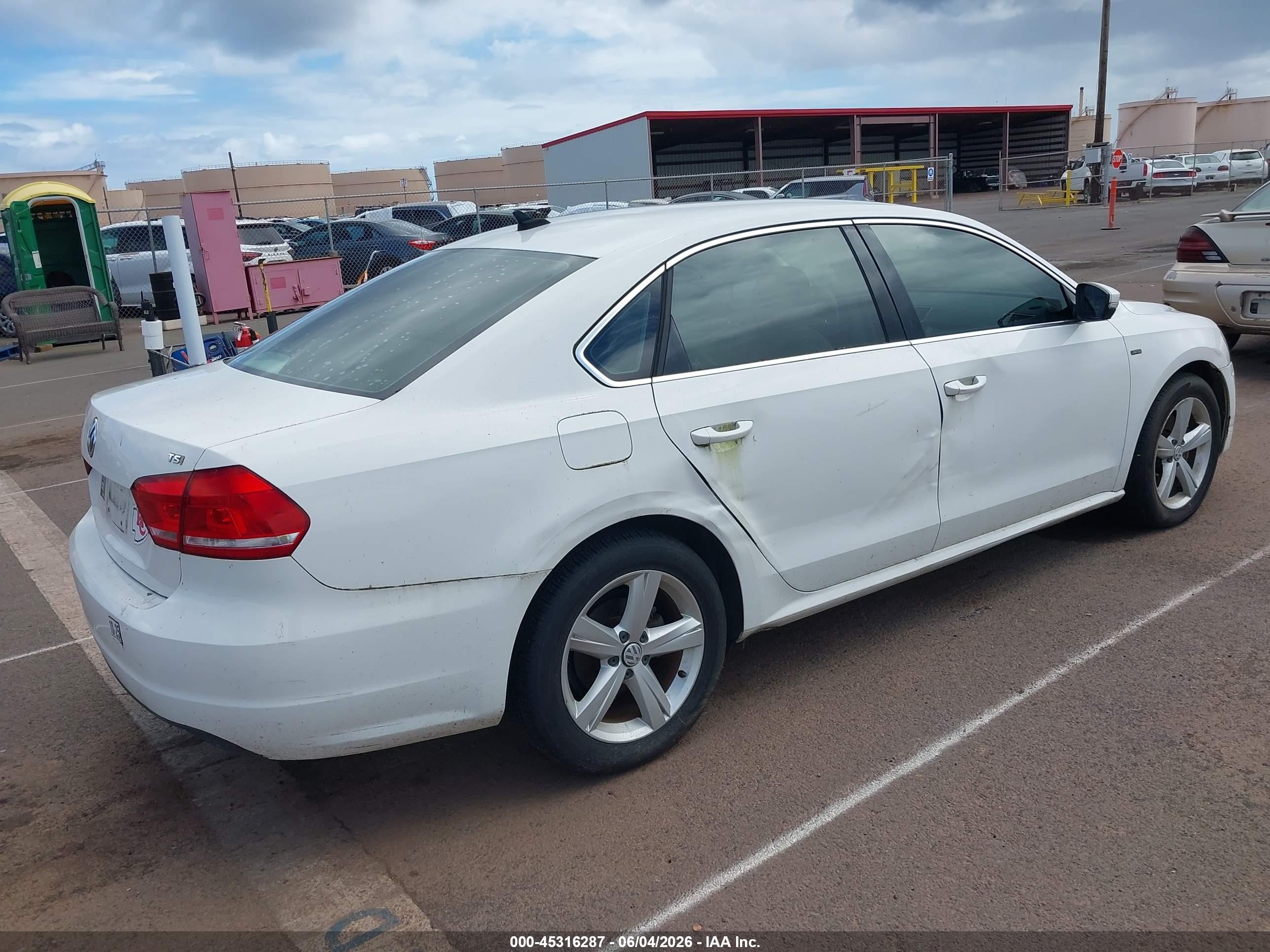 2015 Volkswagen Passat 1.8t Limited Edition White vin: 1VWAT7A38FC109615